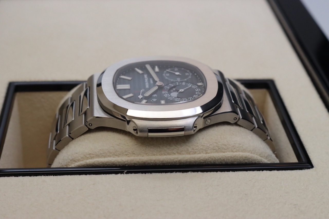 Patek Philippe Nautilus 5712/1A-001 Thumbnail 3