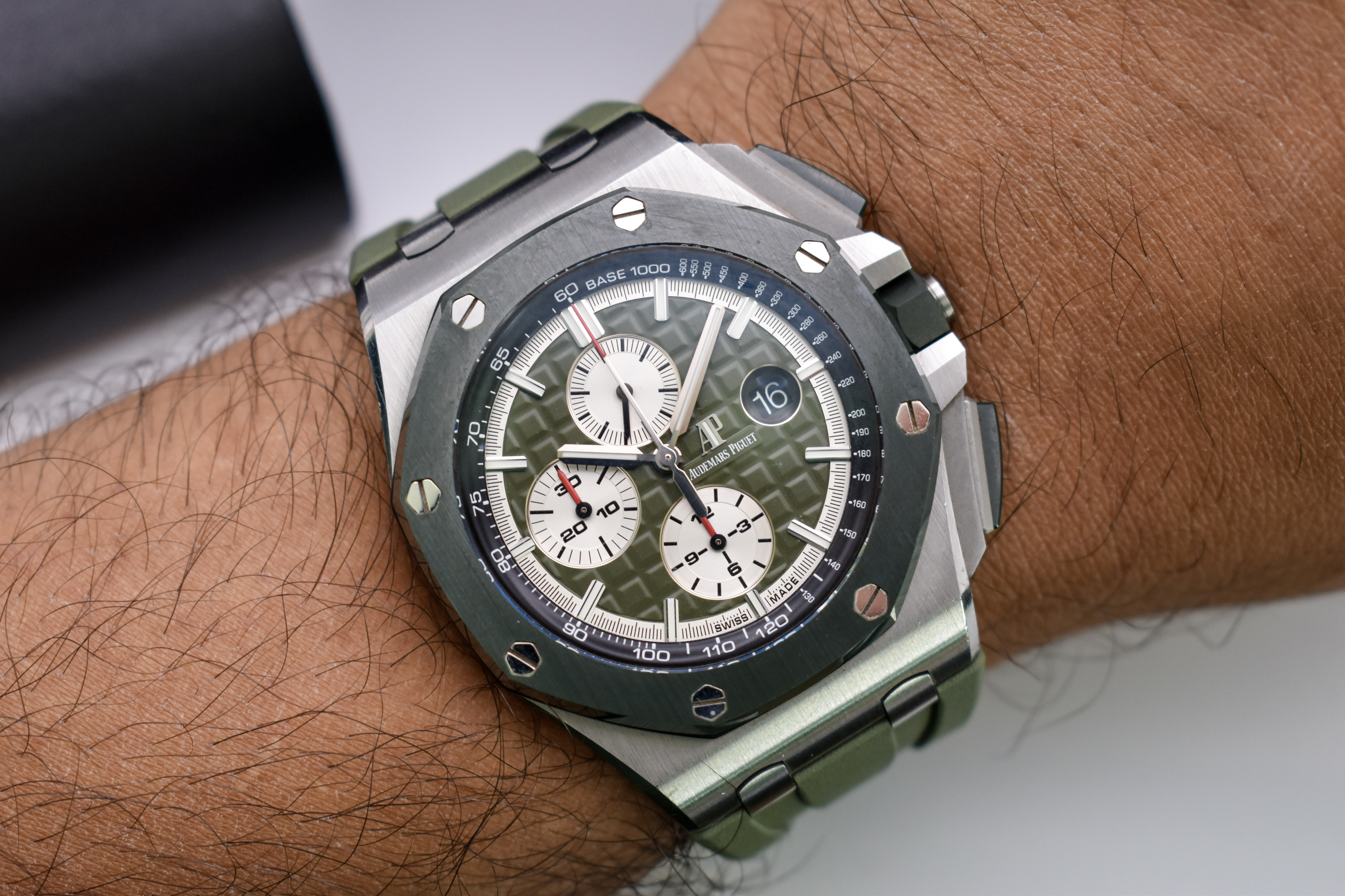 Audemars Piguet Royal Oak Offshore 26400SO.OO.A055CA.01 Thumbnail 4