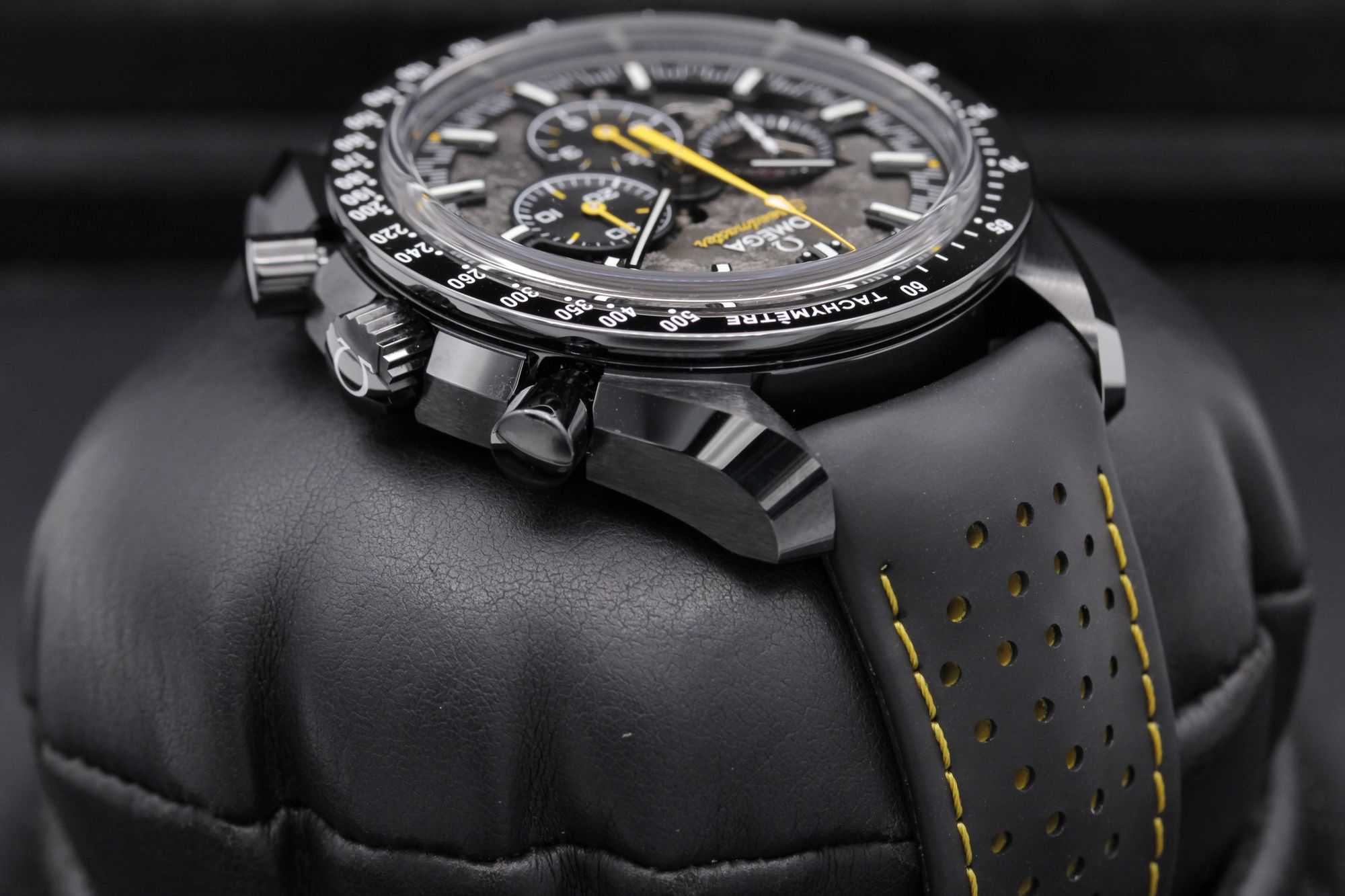 Omega Speedmaster Dark Side of the Moon 310.92.44.50.01.001 Thumbnail 4