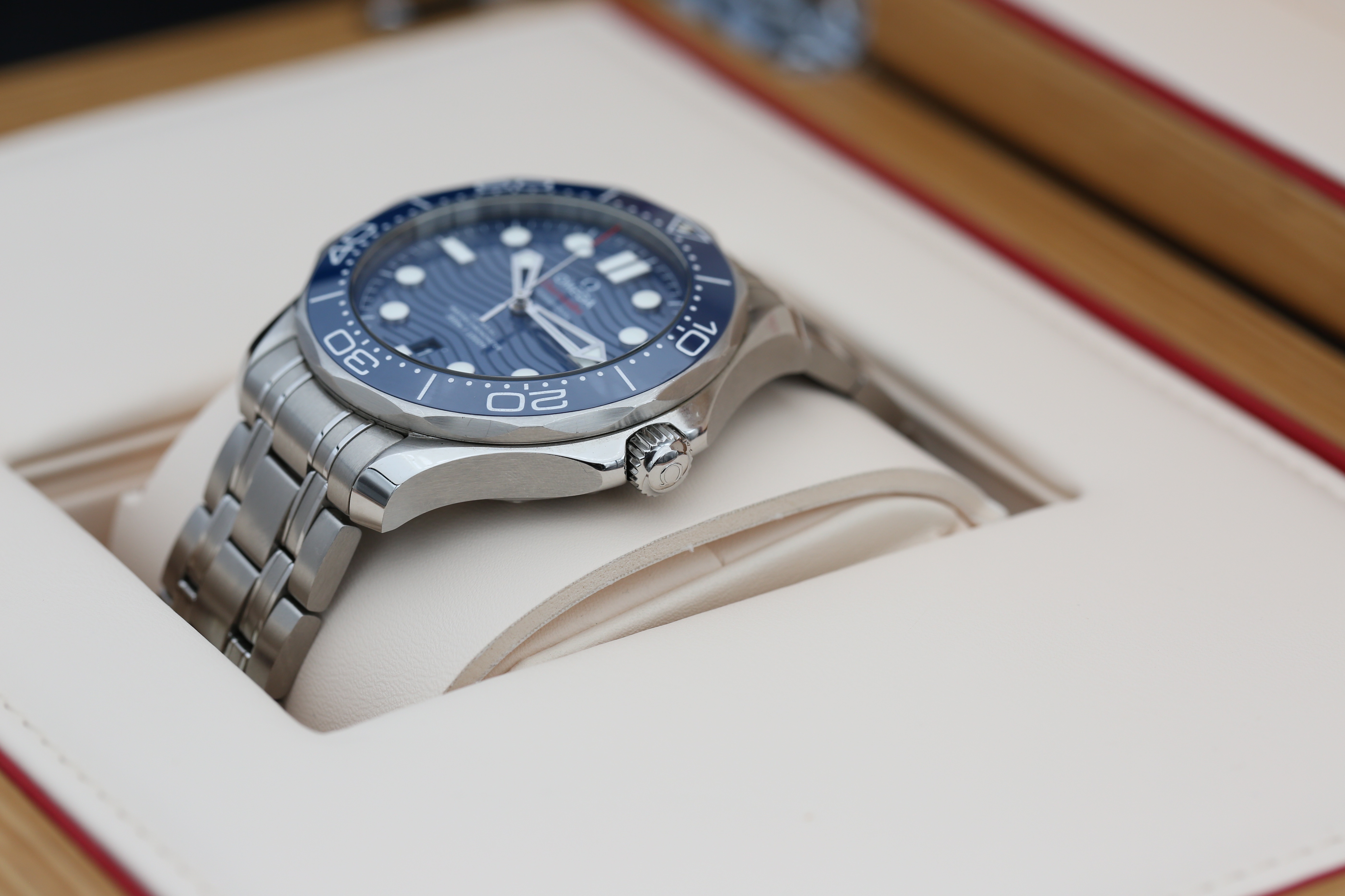 Omega Seamaster Diver 300m 210.30.42.20.03.001 Thumbnail 6