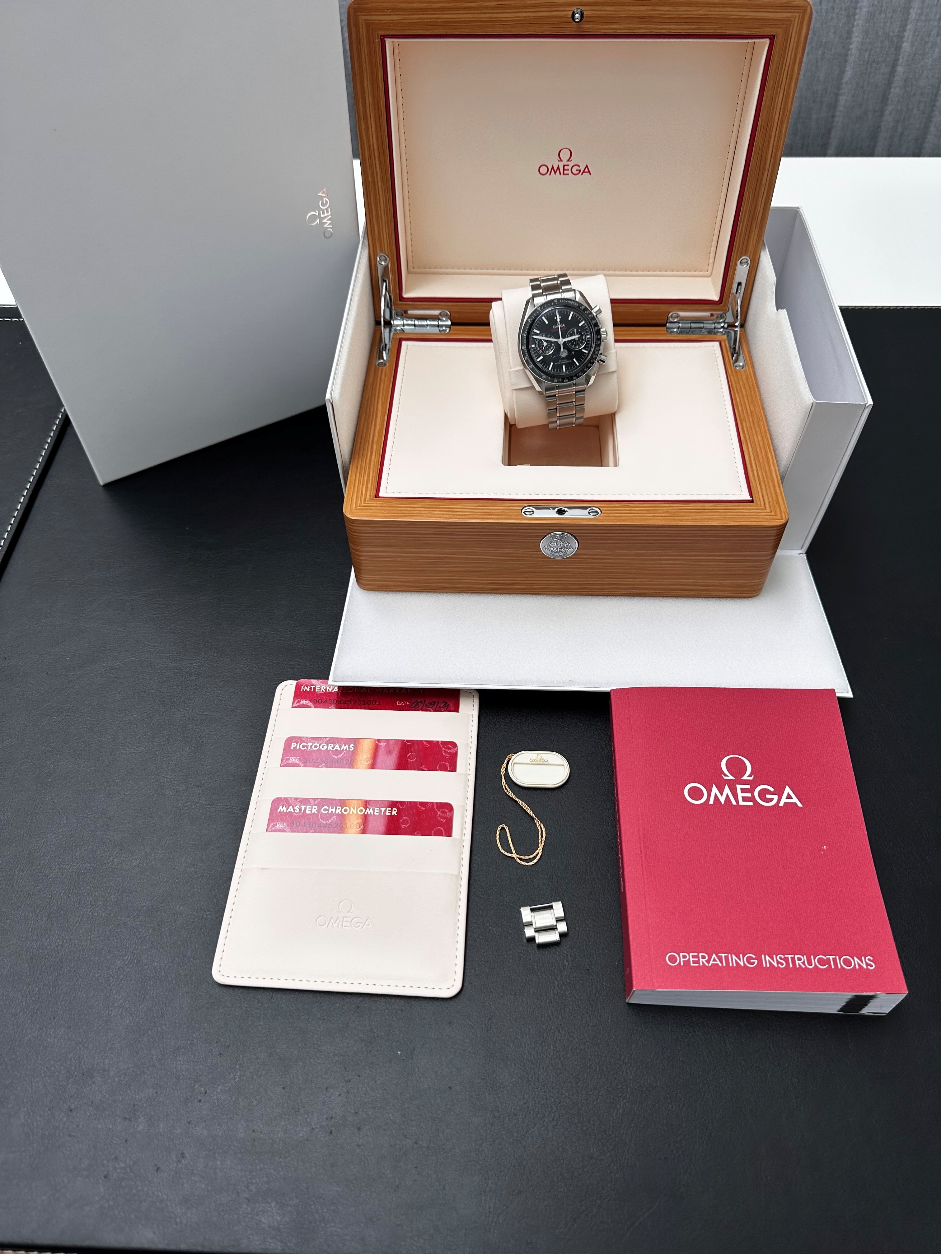 Omega Speedmaster Moonphase 304.30.44.52.01.001 Thumbnail 6