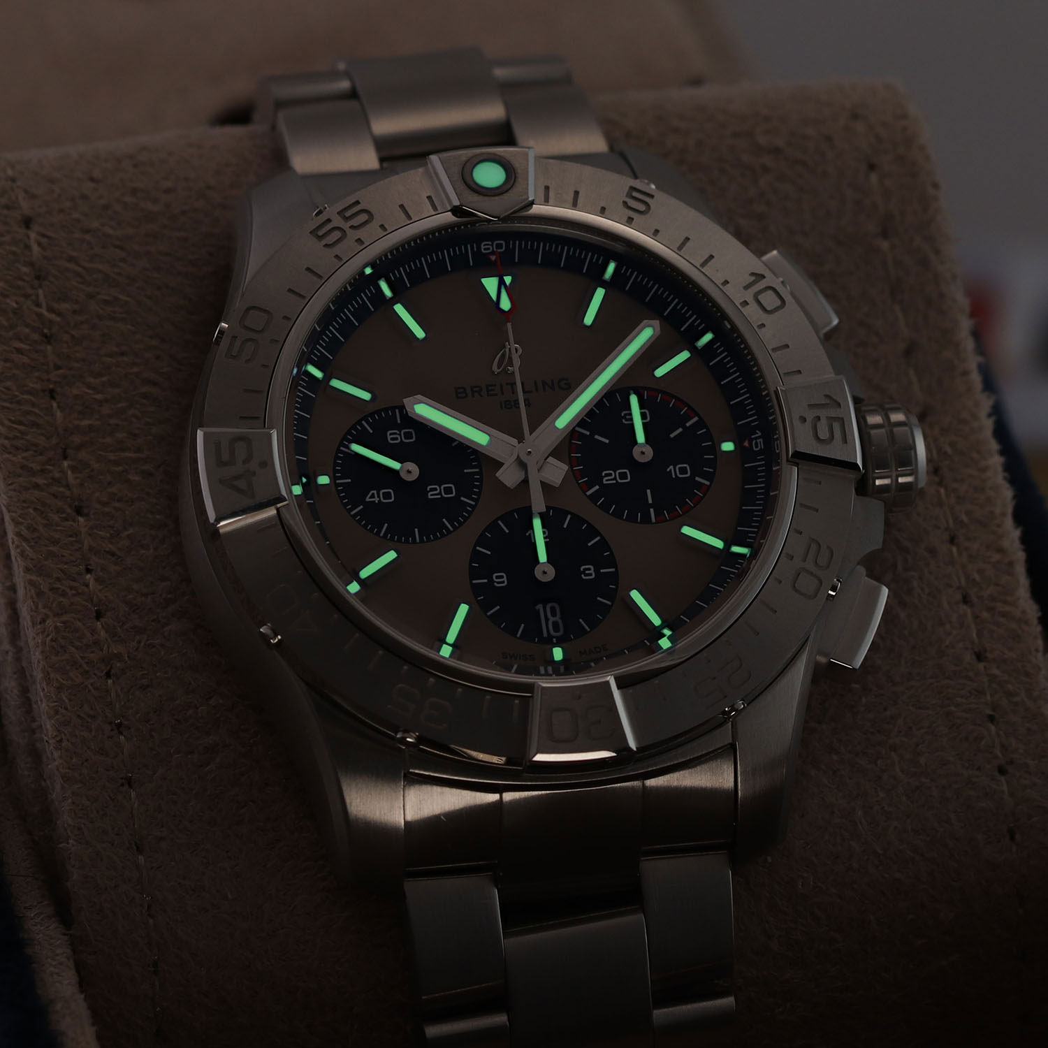 Breitling Avenger B01 Chronograph AB0147 Thumbnail 6