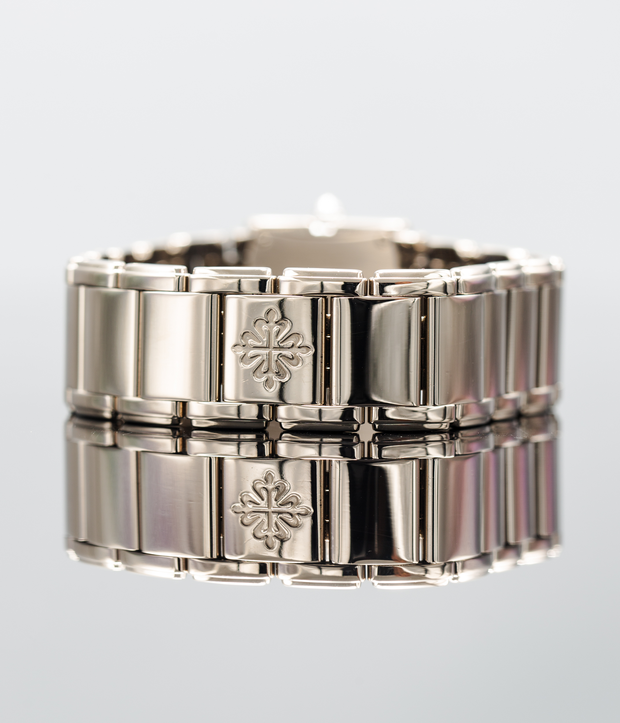 Patek Philippe Twenty-4 4908/200G Thumbnail 3