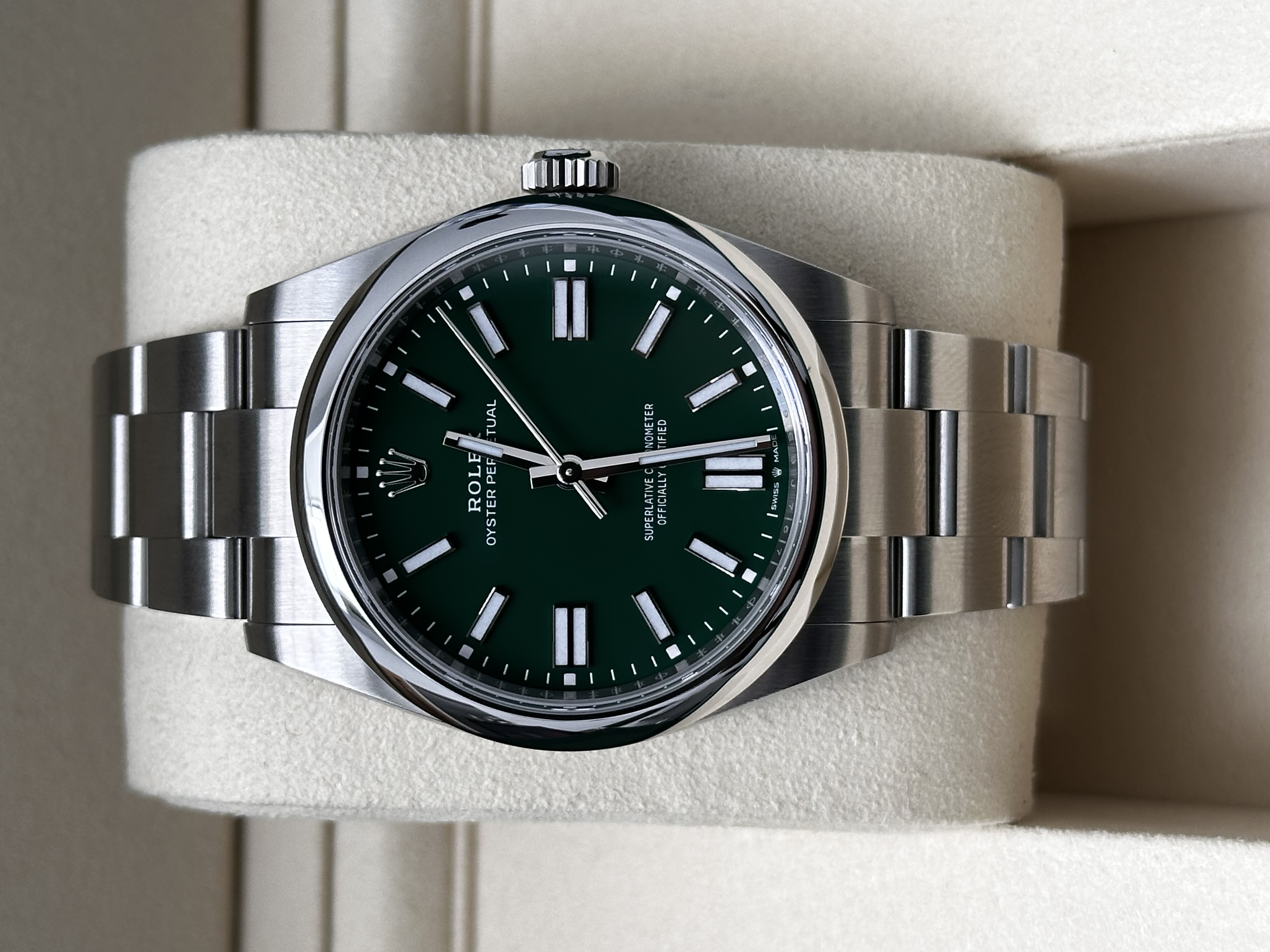 Rolex Oyster Perpetual 41 134300 Thumbnail 2
