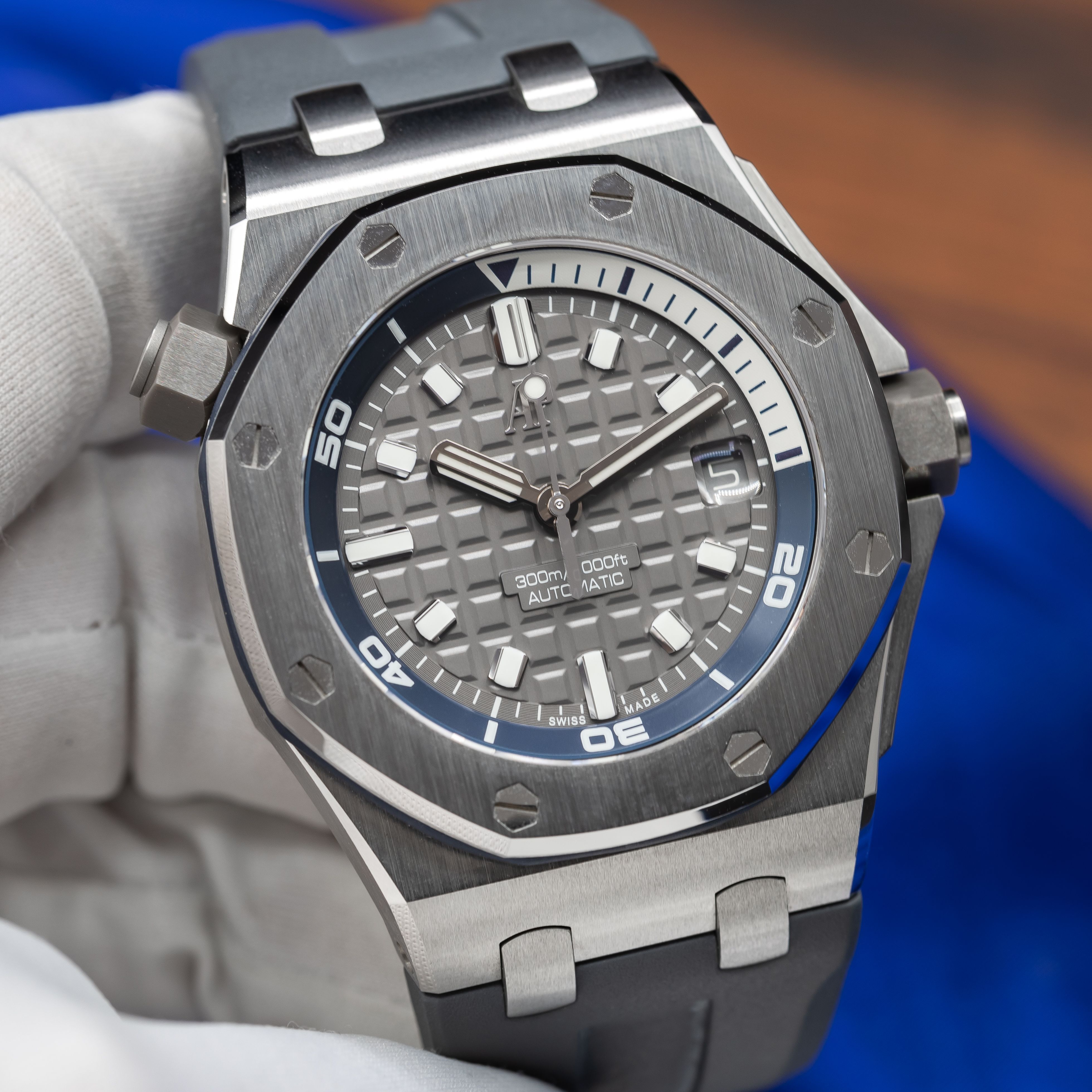 Audemars Piguet Royal Oak Offshore 15720ST.OO.A009CA.01 Thumbnail 6