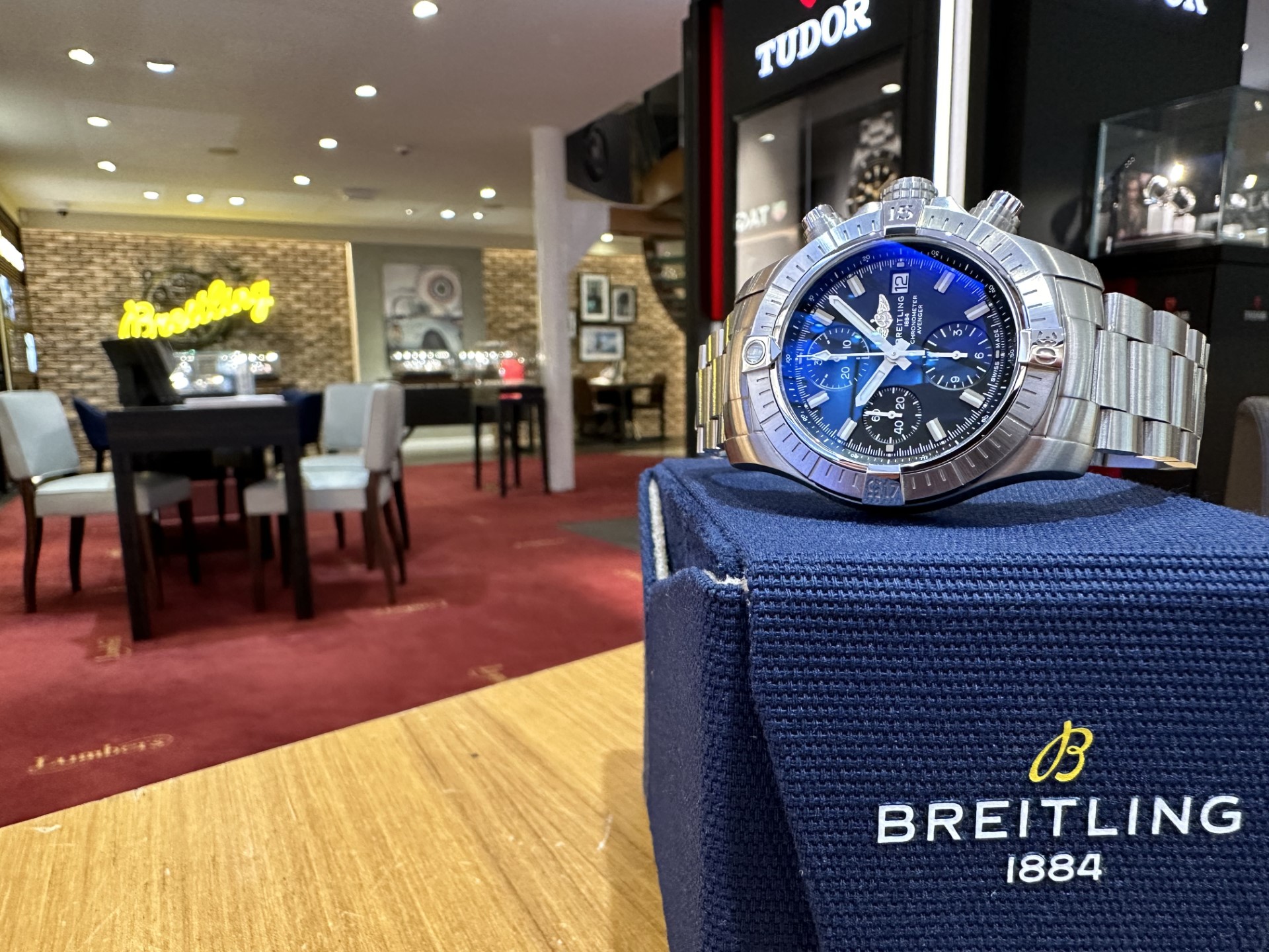 Breitling Avenger Chronograph 43 A13385 Thumbnail 5