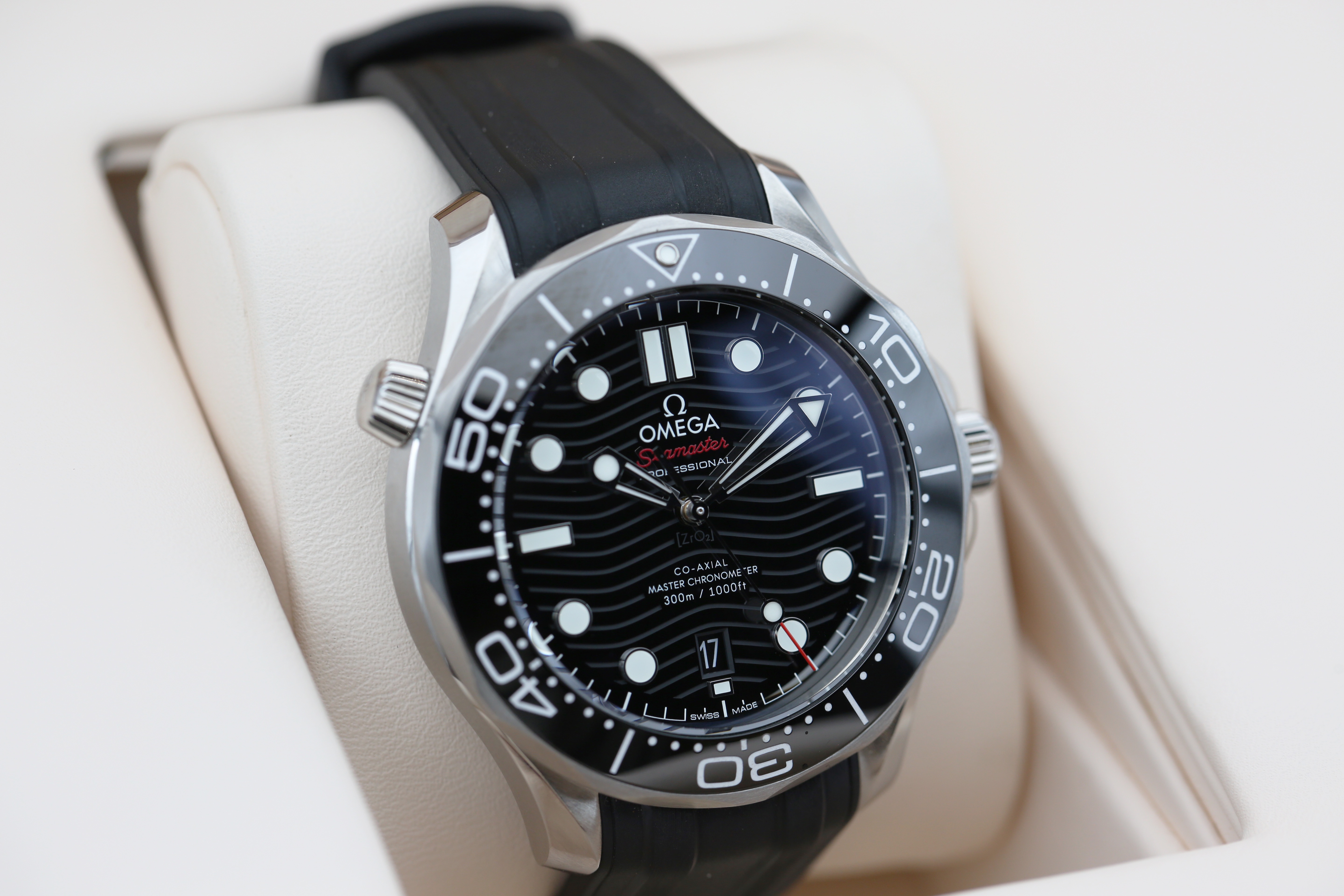Omega Seamaster Diver 300m 210.32.42.20.01.001 Thumbnail 2