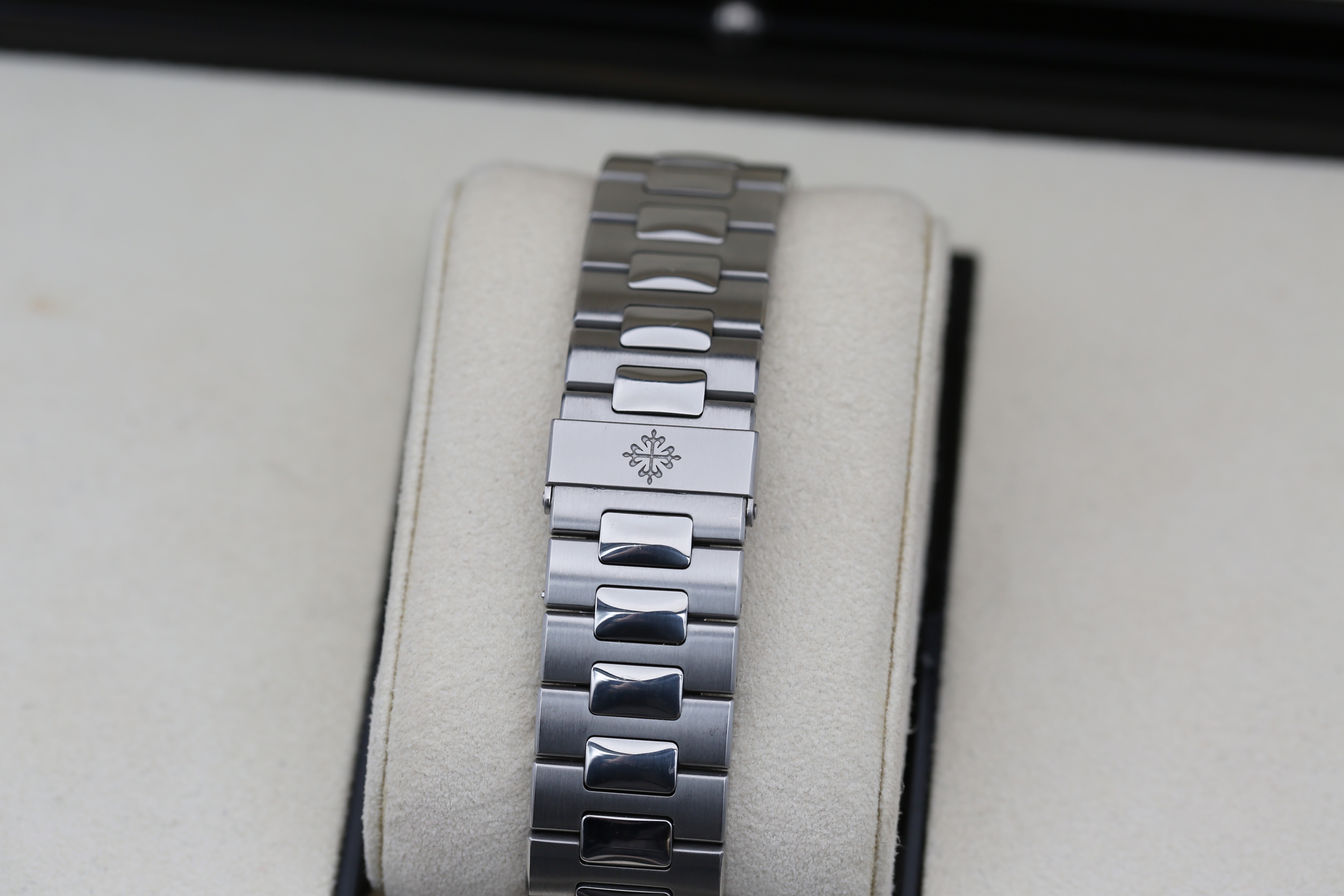 Patek Philippe Nautilus 5726/1A-010 Thumbnail 3