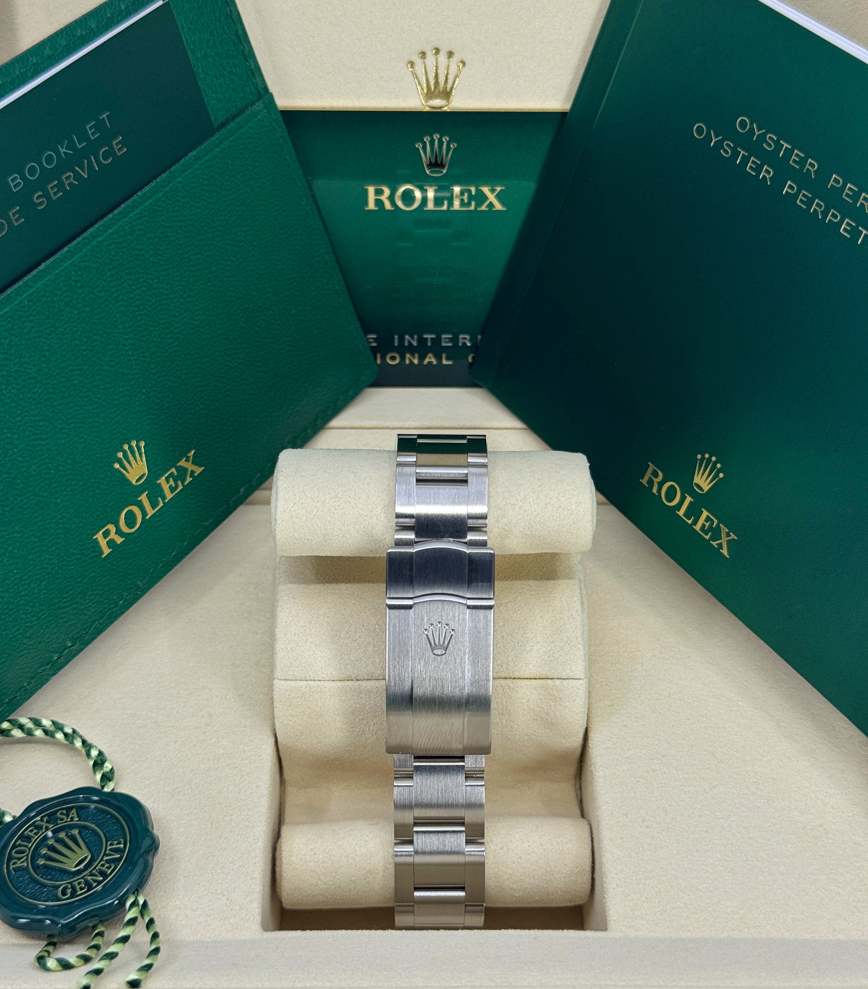 Rolex Oyster Perpetual 124200 Thumbnail 3