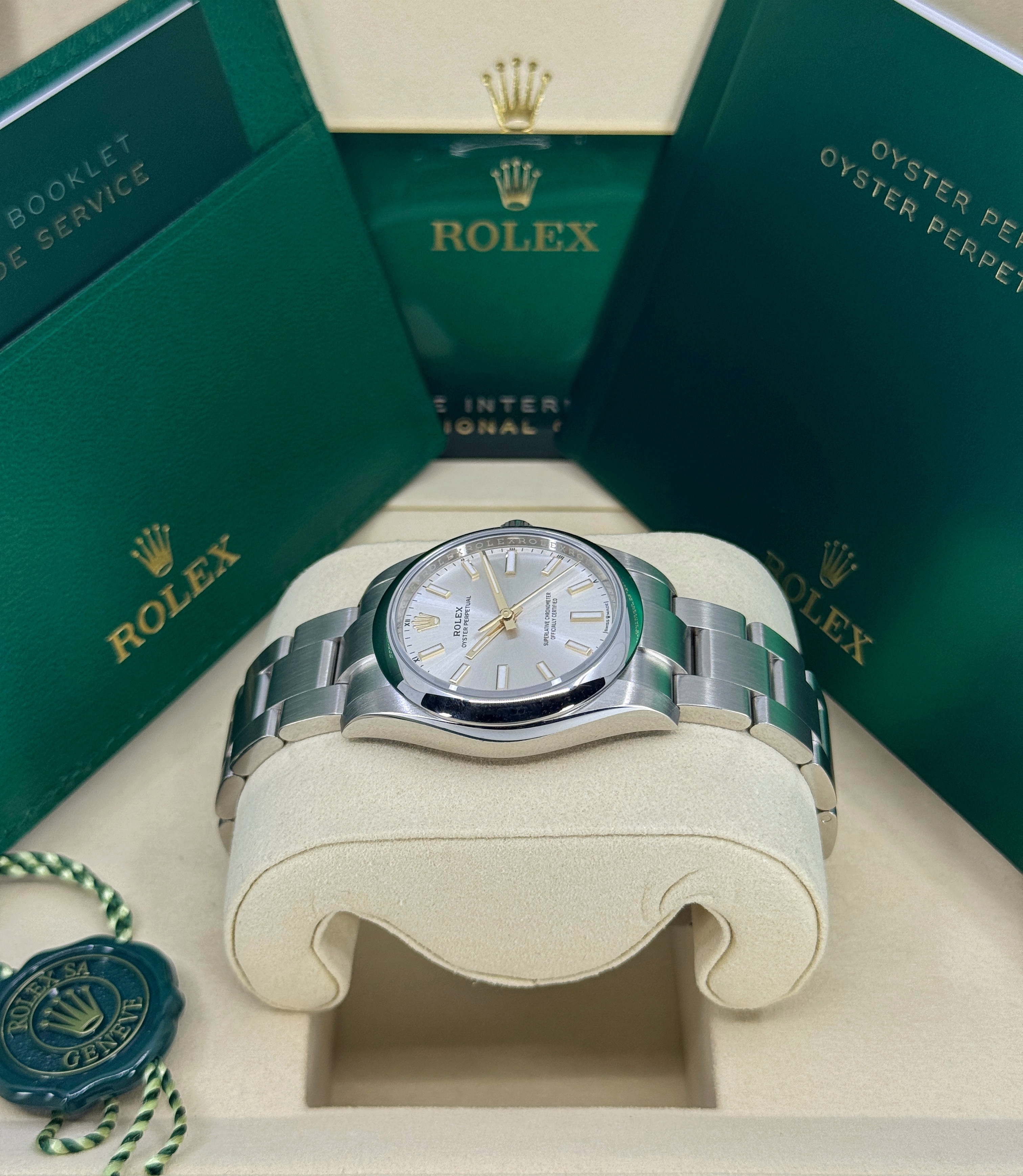 Rolex Oyster Perpetual 124200 Thumbnail 2