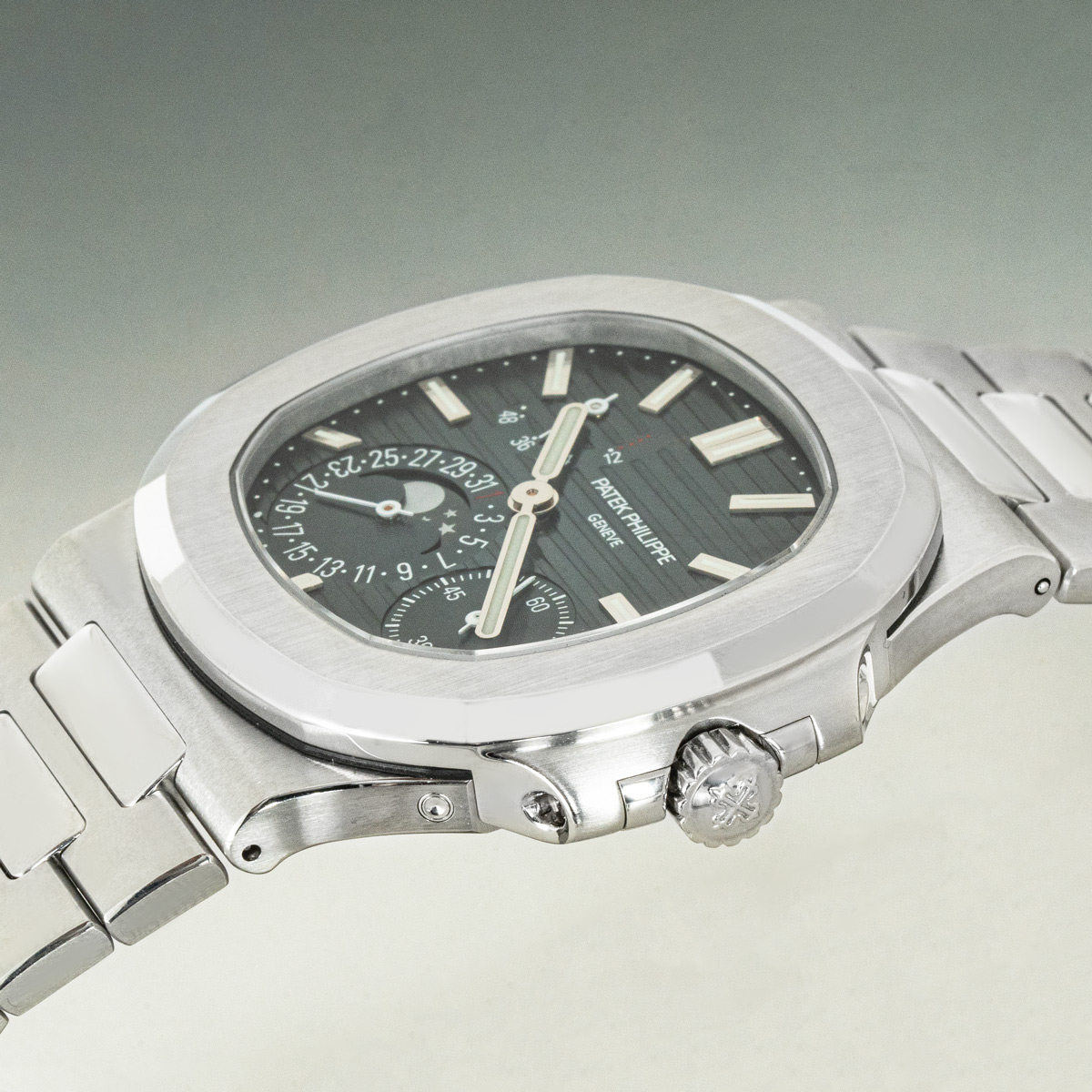 Patek Philippe Nautilus 5712/1A-001 Thumbnail 2