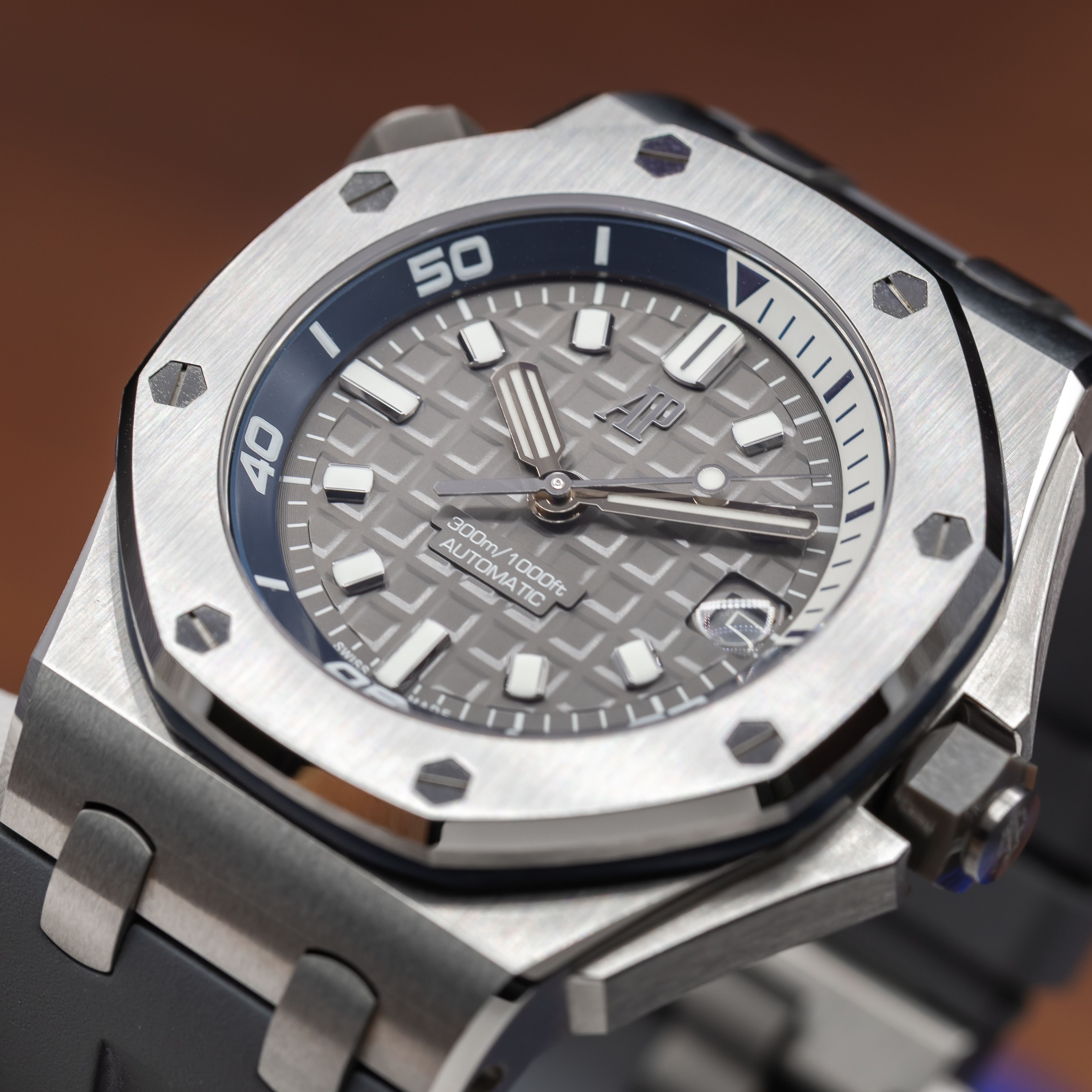 Audemars Piguet Royal Oak Offshore 15720ST.OO.A009CA.01 Thumbnail 5