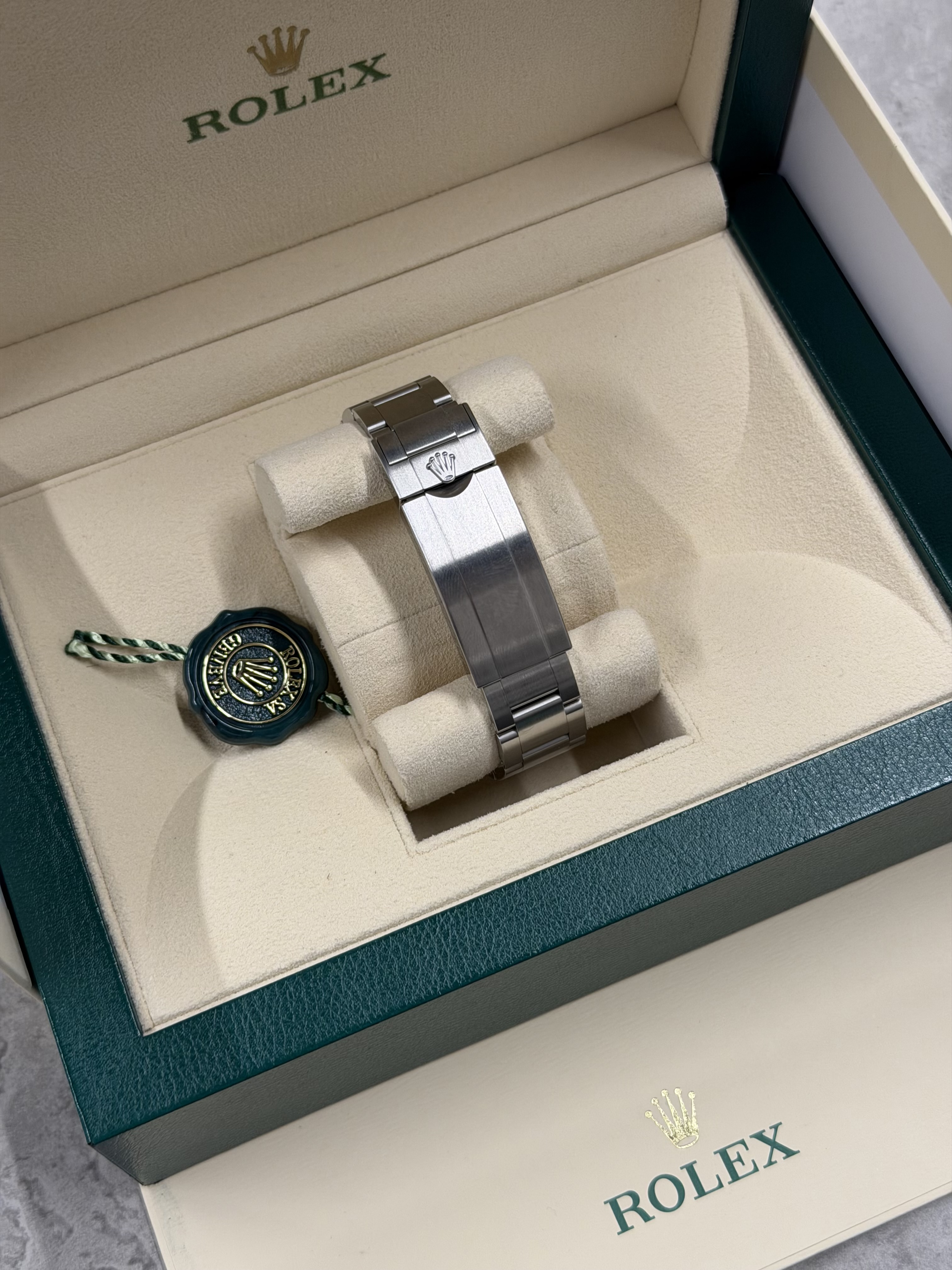 Rolex Submariner Hulk Thumbnail 5