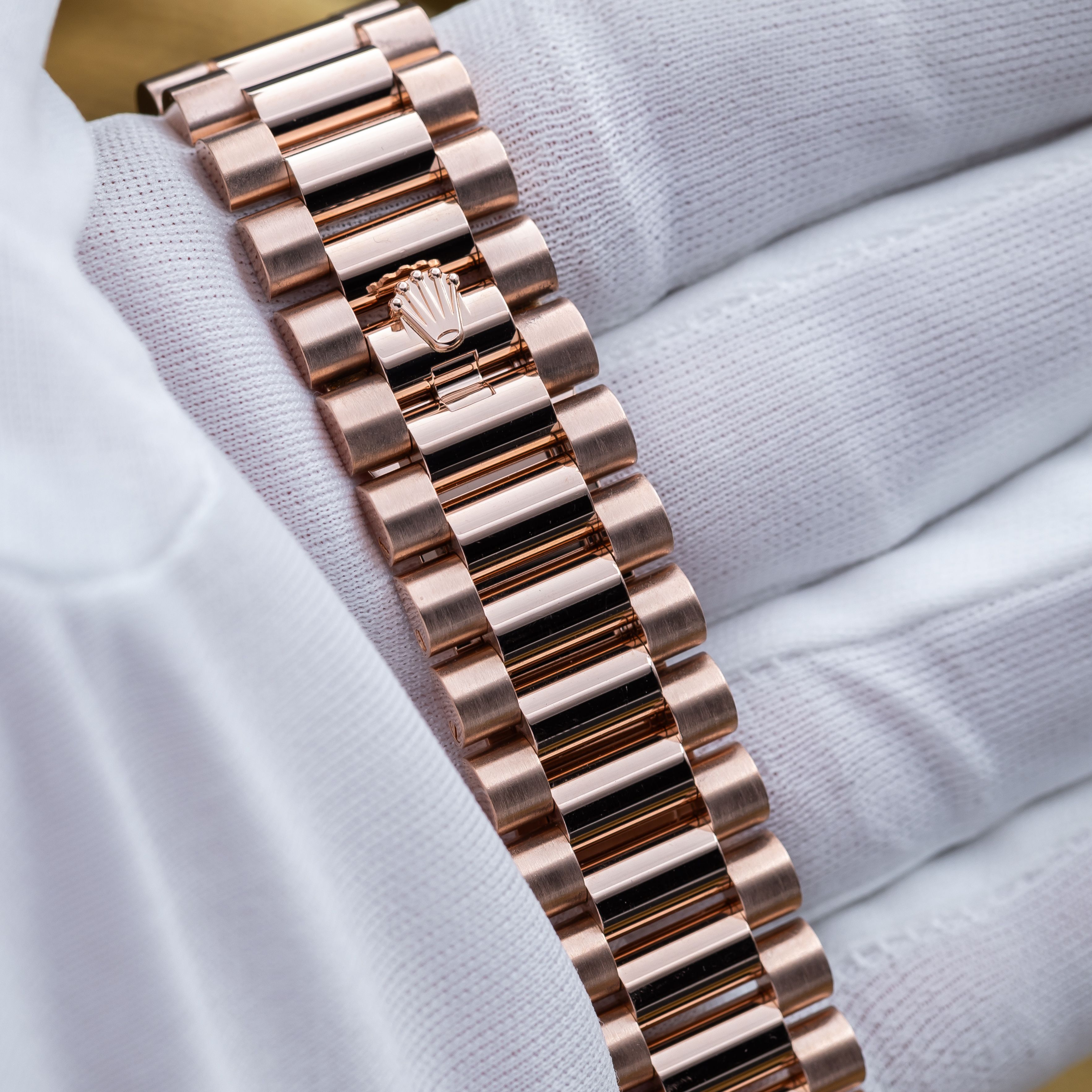 Rolex Day-Date 40 228235 Thumbnail 3