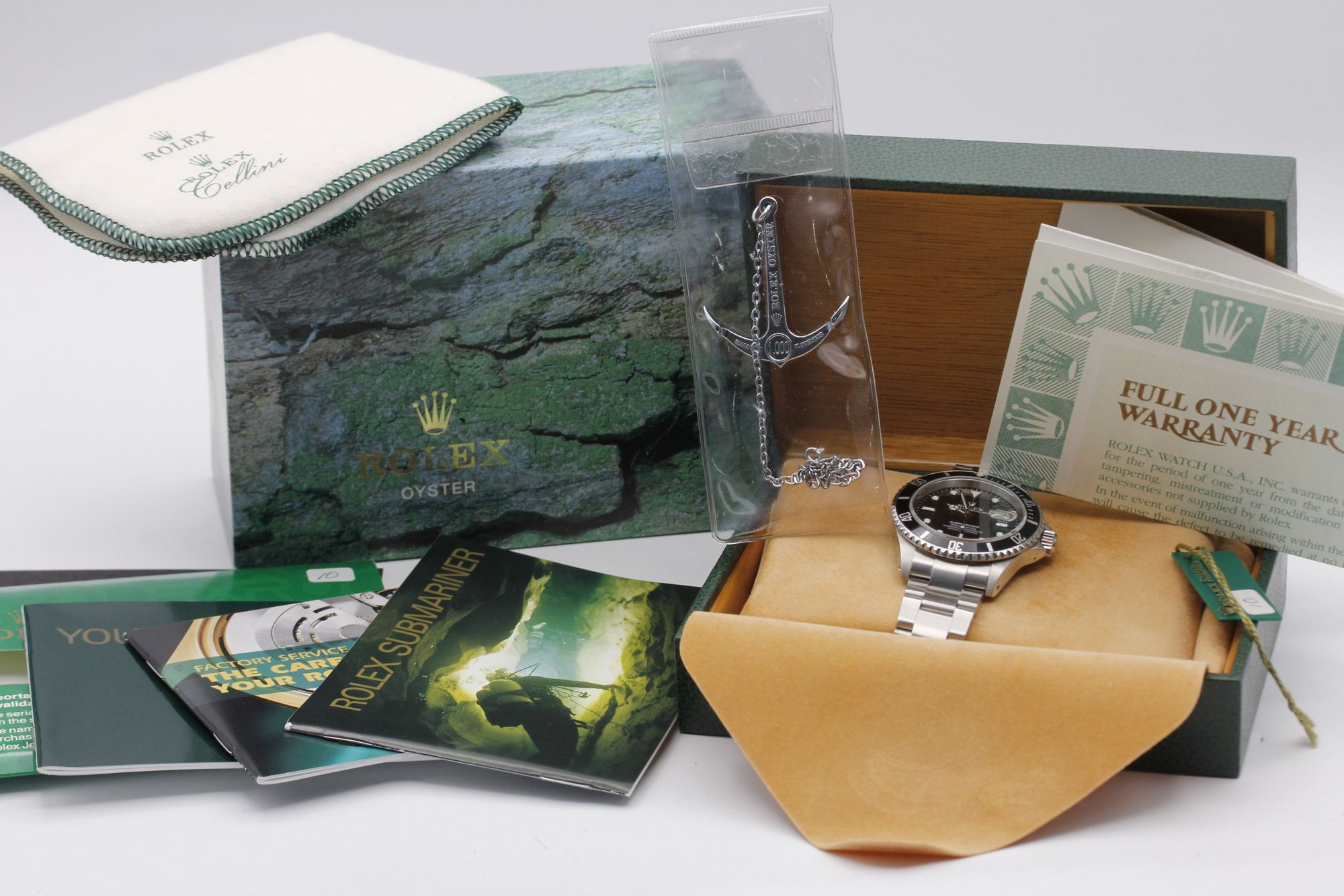 Rolex Submariner 16610 Thumbnail 5