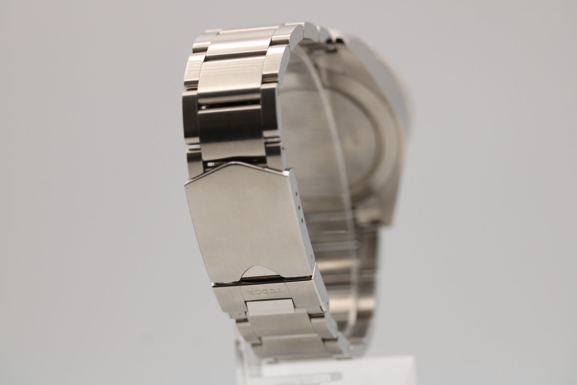 Tudor Heritage Chronograph M70330B-0004 Thumbnail 3