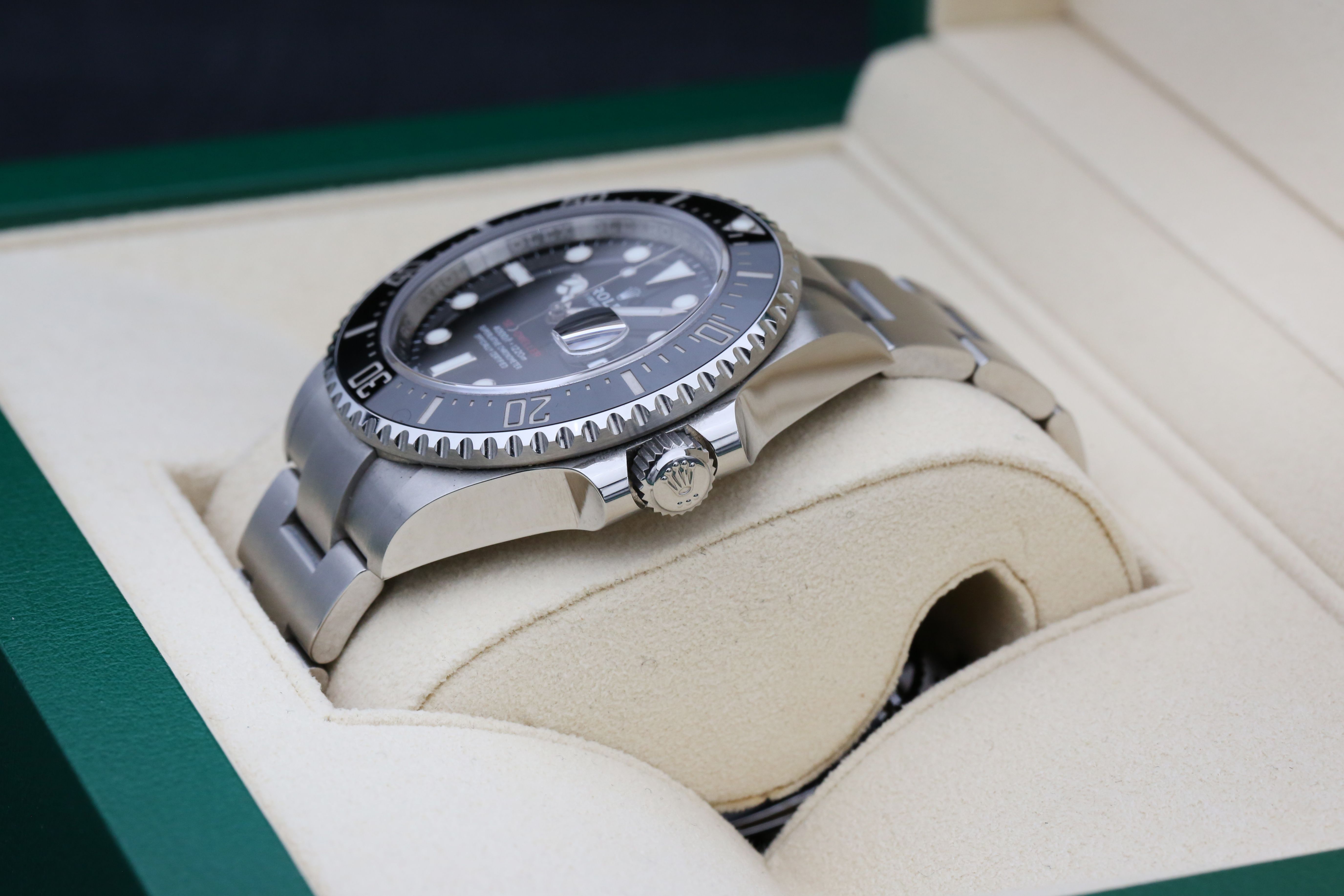 Rolex Sea-Dweller 126600 Thumbnail 6