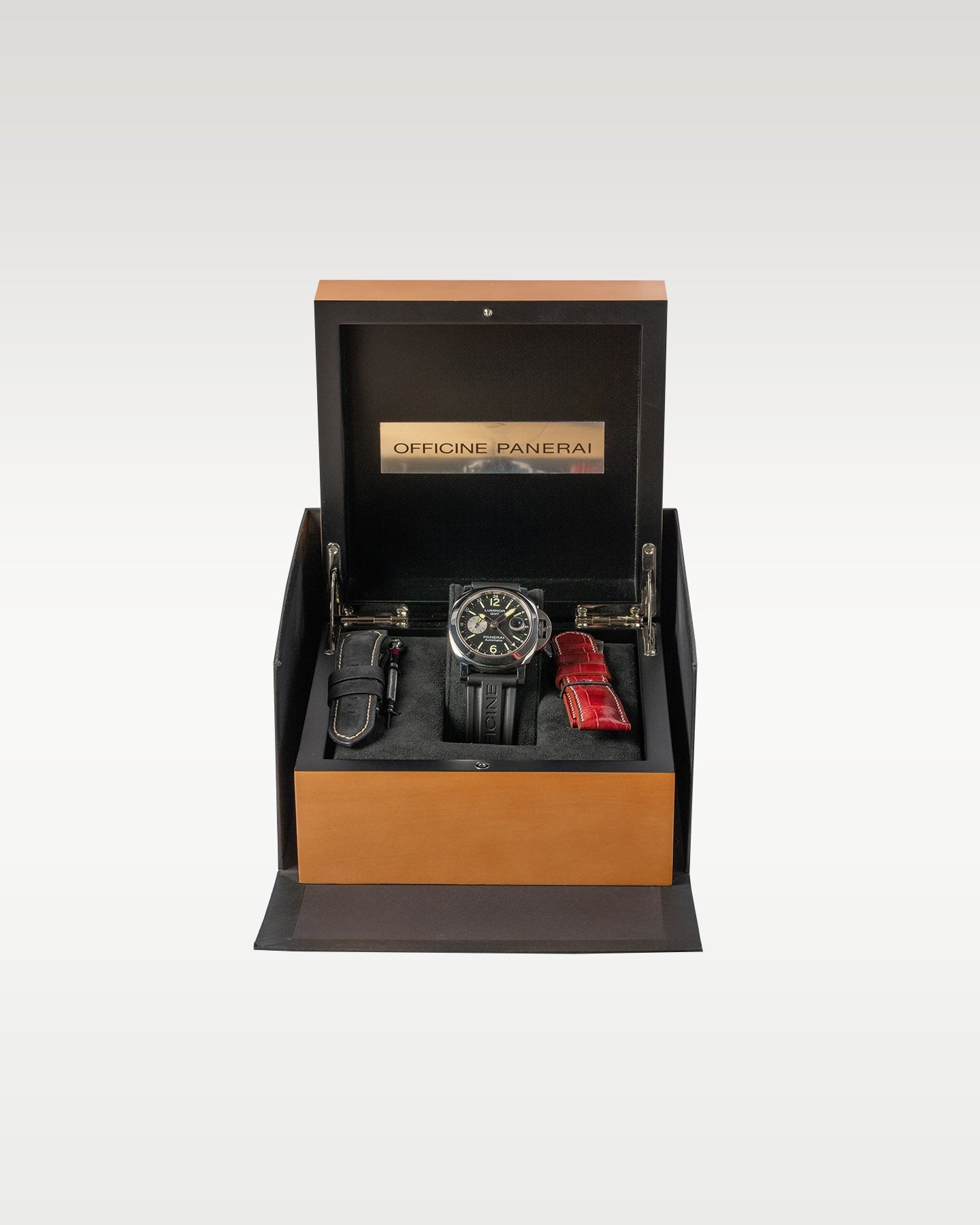 Panerai Luminor GMT PAM01088 Thumbnail 4