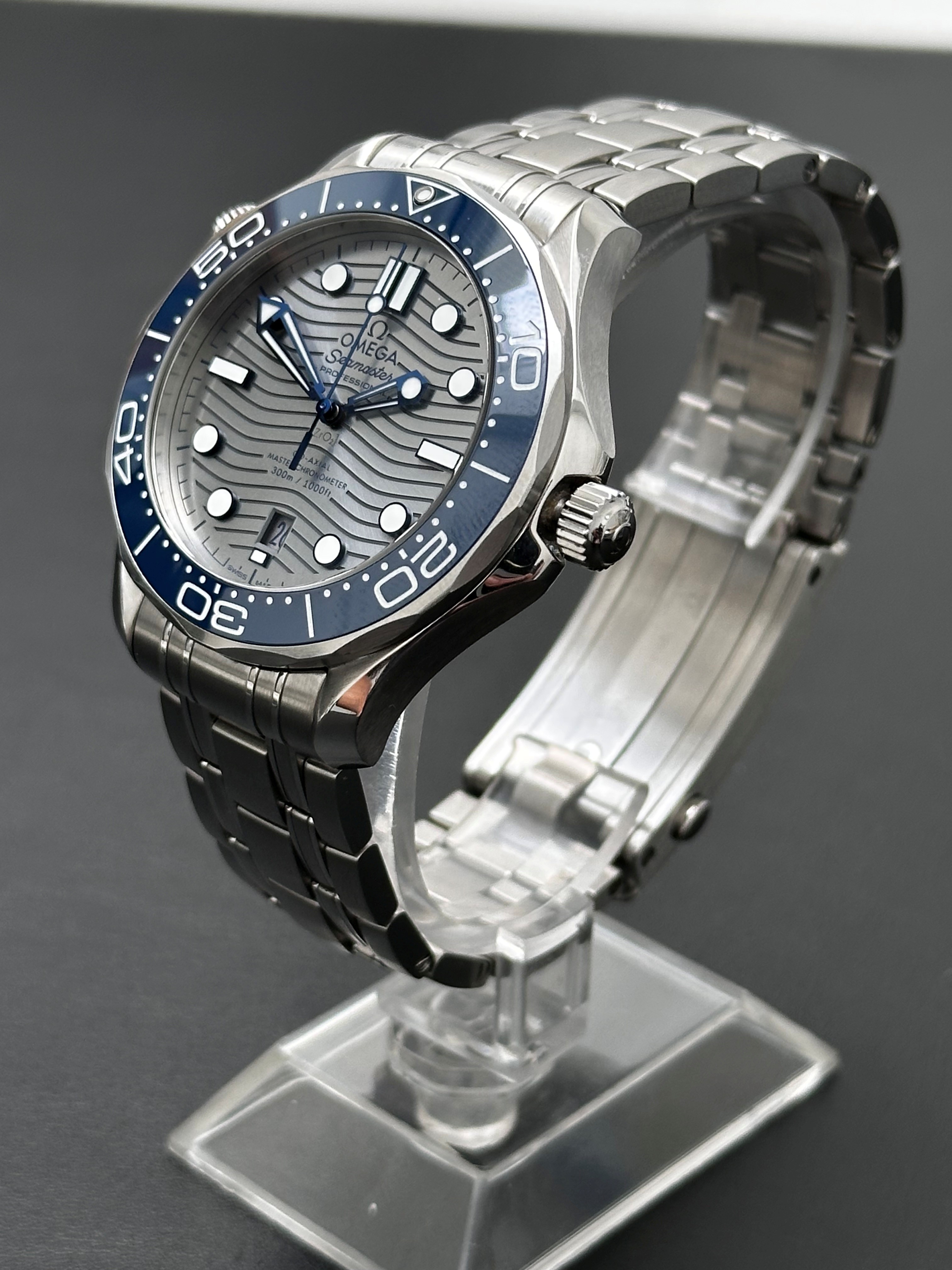 Omega Seamaster Diver 300m 210.30.42.20.06.001 Thumbnail 3