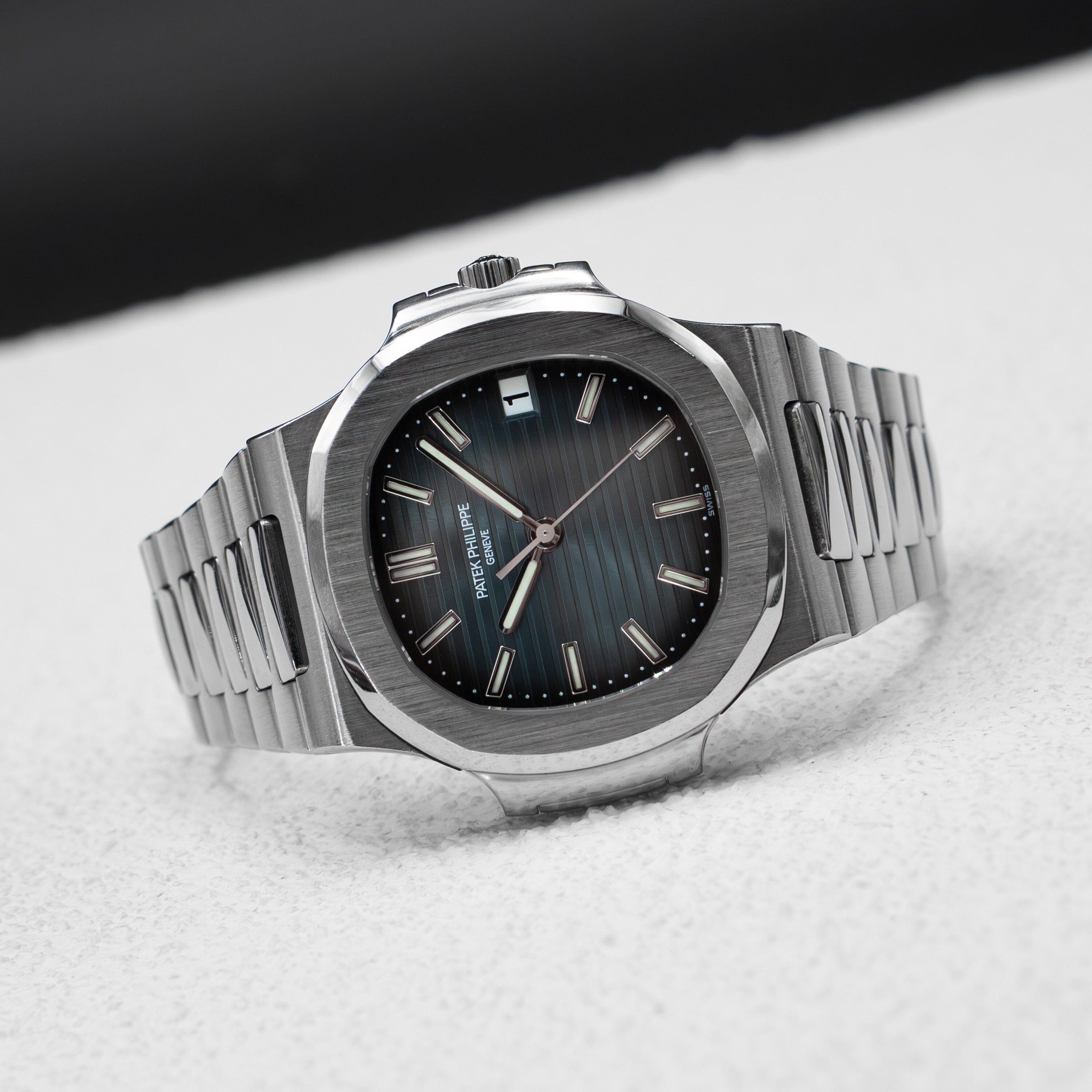 Patek Philippe Nautilus 5800/1A-001 Thumbnail 3