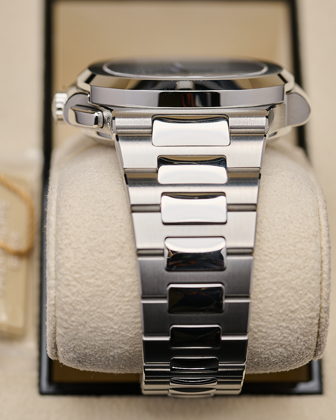 Patek Philippe Nautilus 5990/1A-001 Thumbnail 3