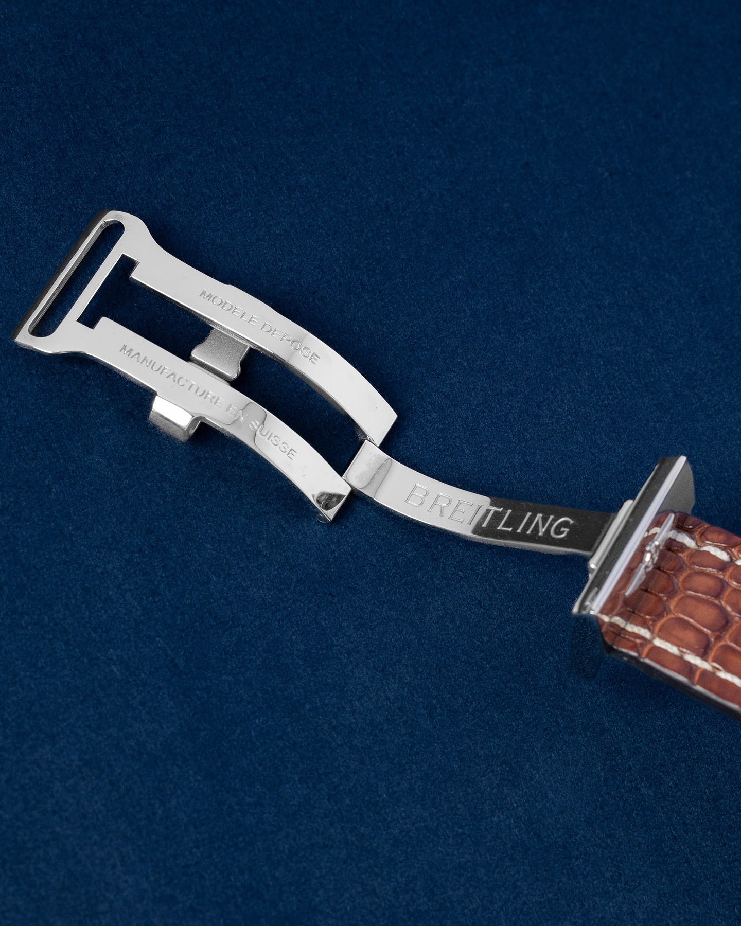 Breitling Navitimer Chronograph GMT 46 A24322 Thumbnail 3