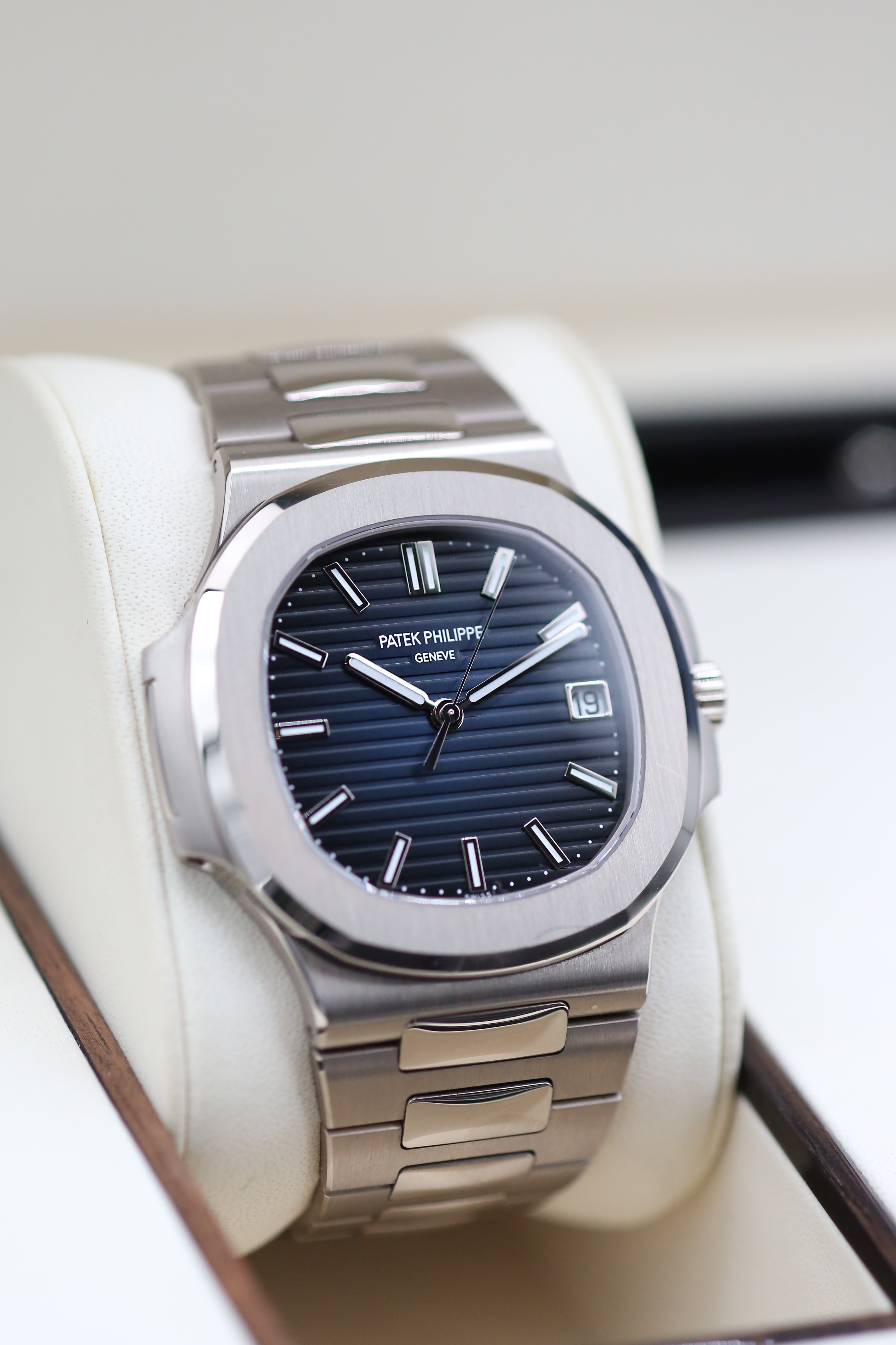 Patek Philippe Nautilus 5811/1G-001 Thumbnail 7