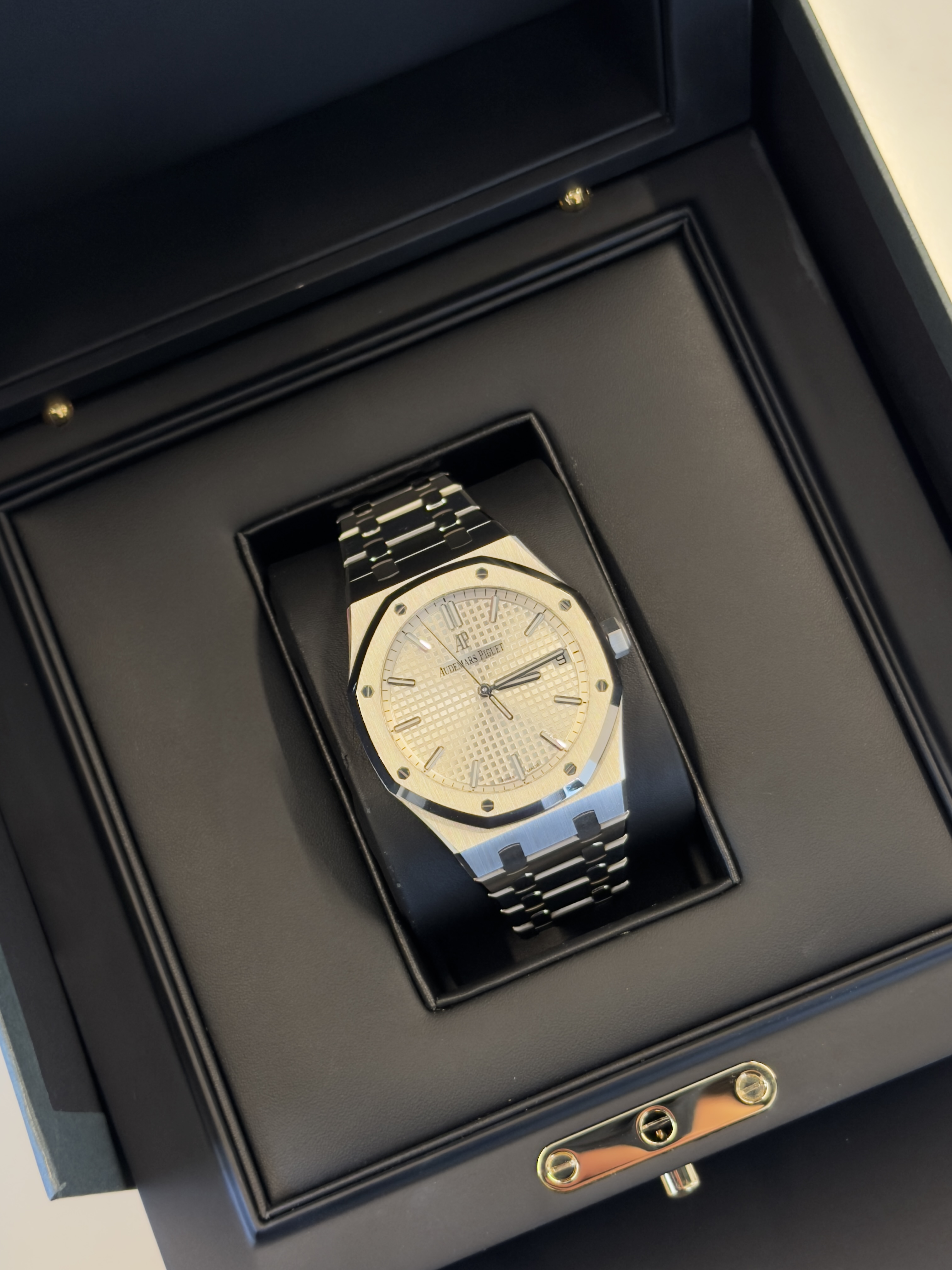Audemars Piguet Royal Oak 15500ST.OO.1220ST.04 Thumbnail 4