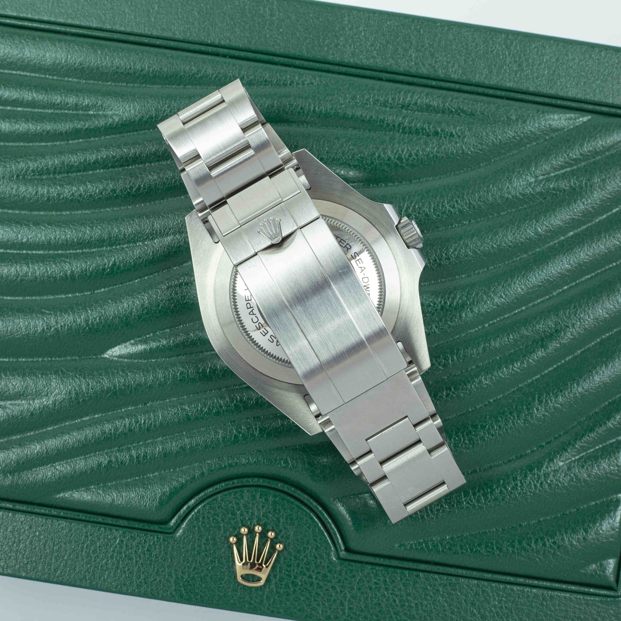 Rolex Sea-Dweller 126600 Thumbnail 3