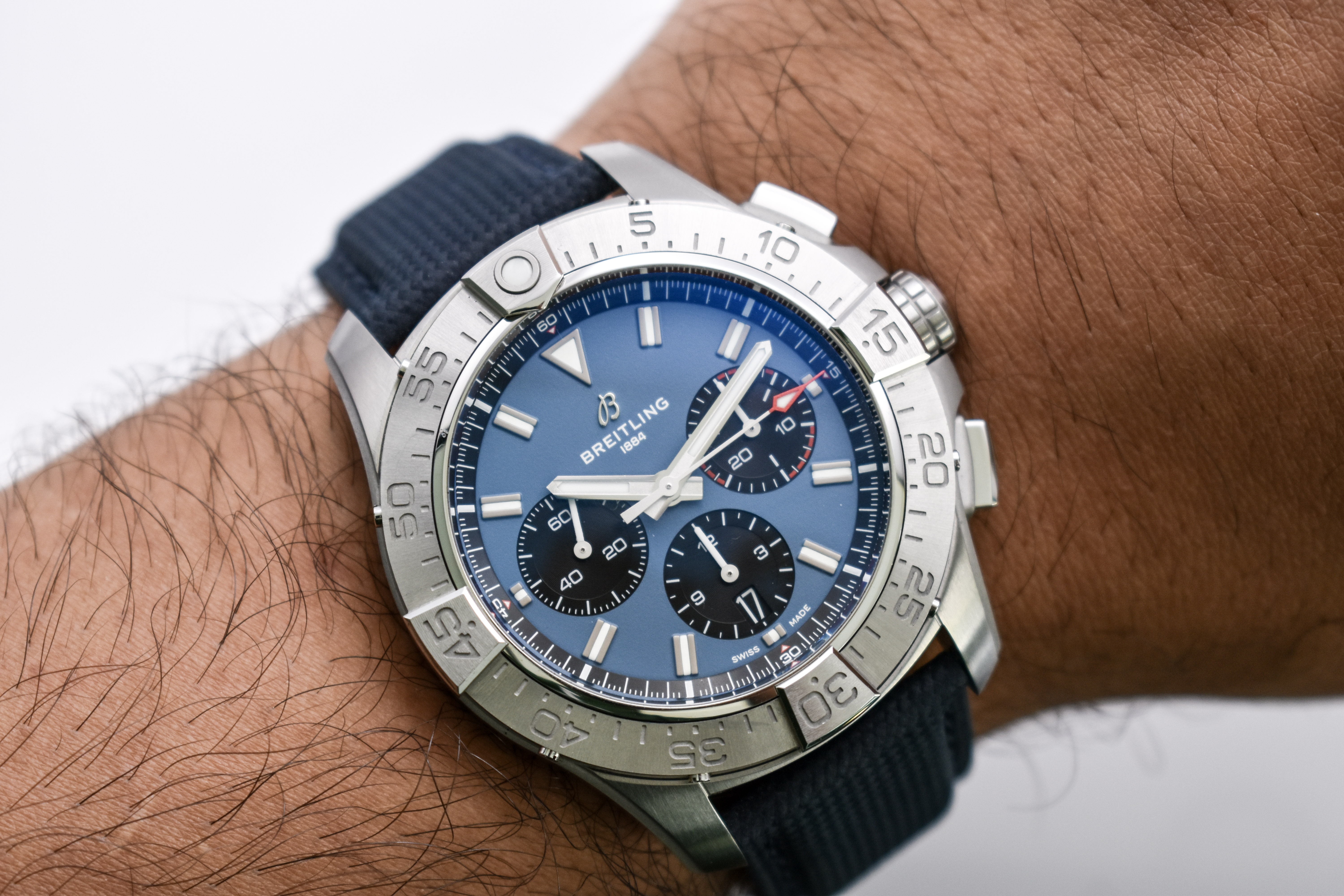 Breitling Avenger B01 Chronograph AB0147 Thumbnail 4