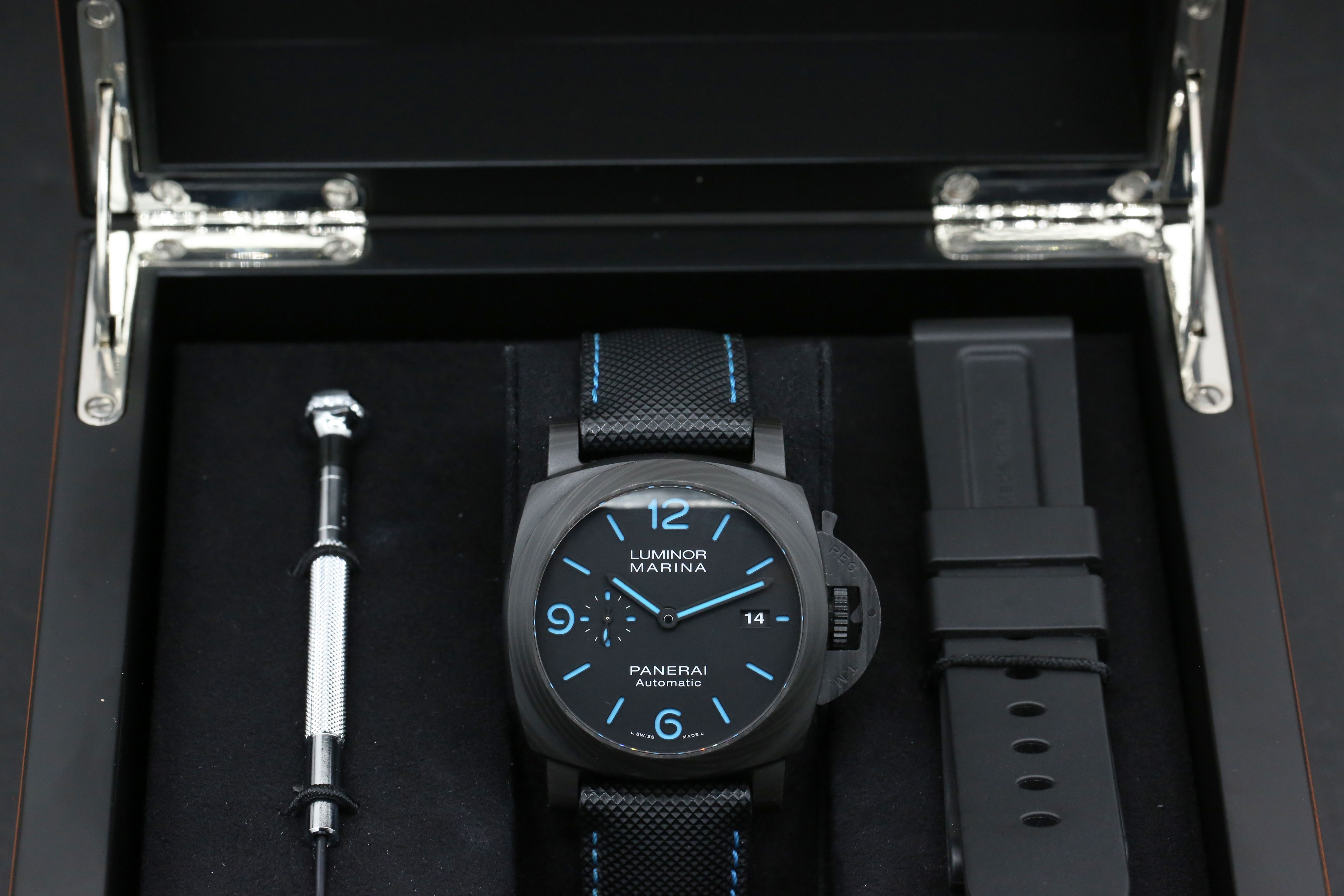 Panerai Luminor Marina Carbotech PAM01661 Thumbnail 4