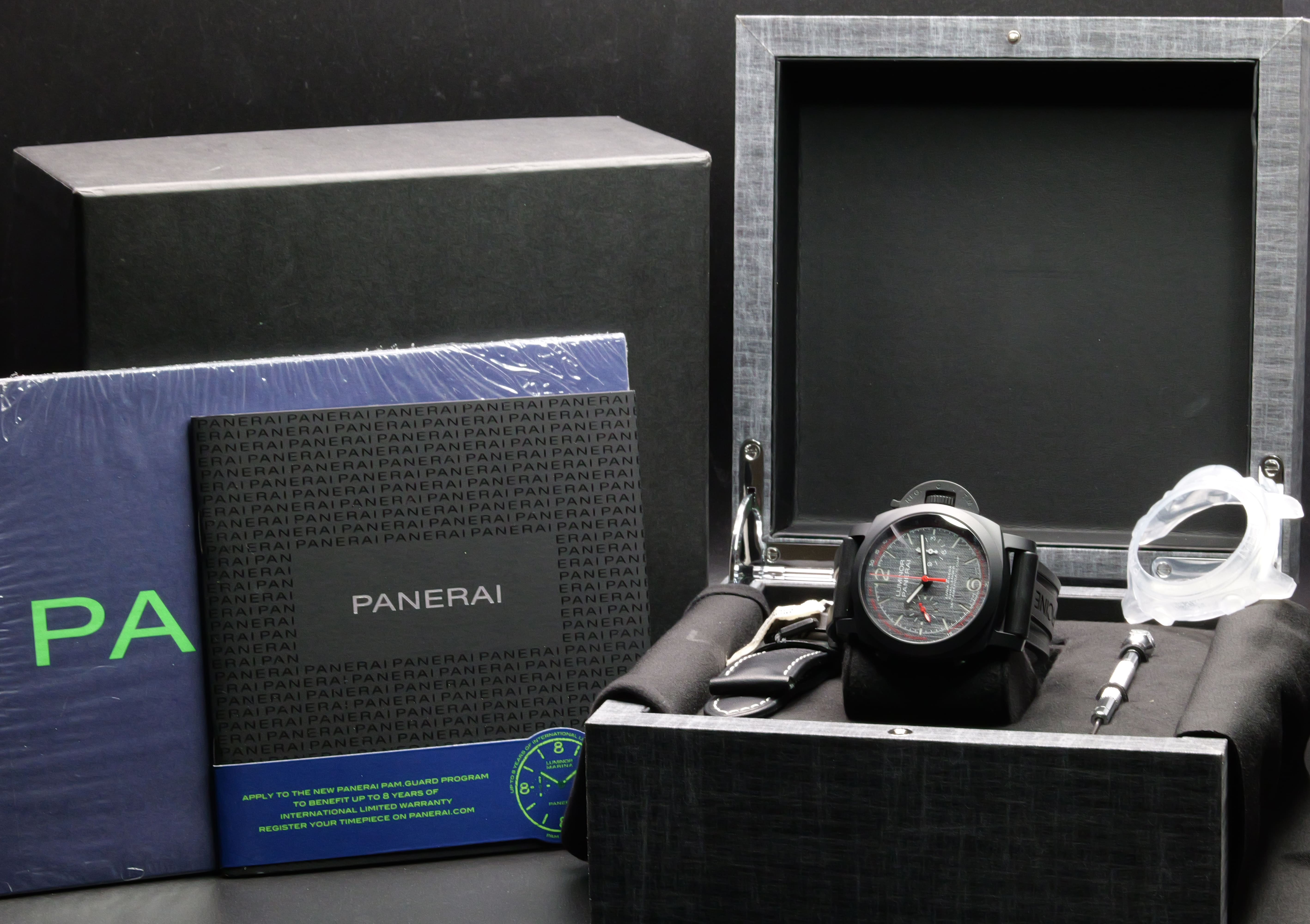 Panerai Luminor Luna Rossa PAM01037 Thumbnail 5