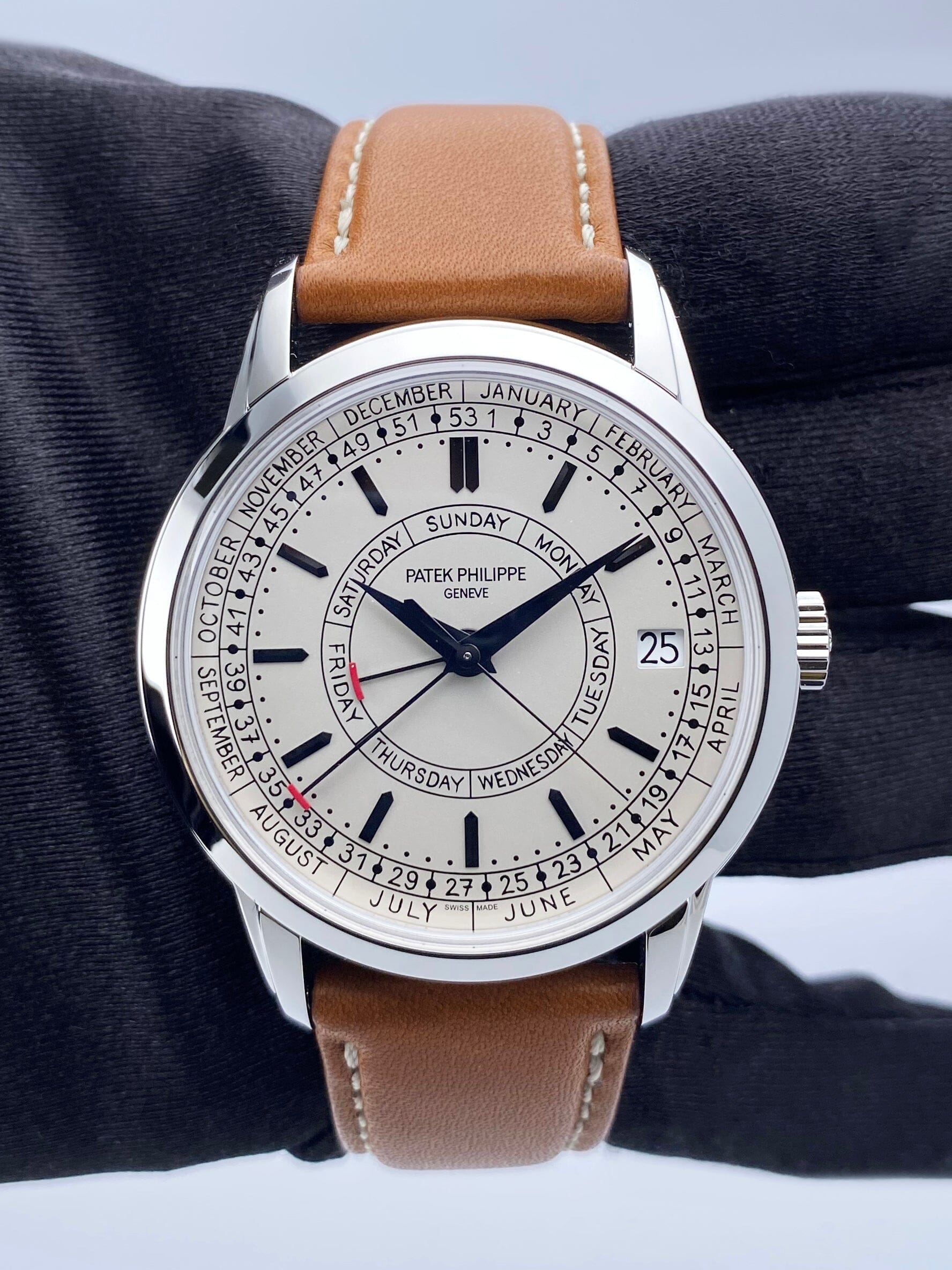 Patek Philippe Complications 5212A-001 Thumbnail 2
