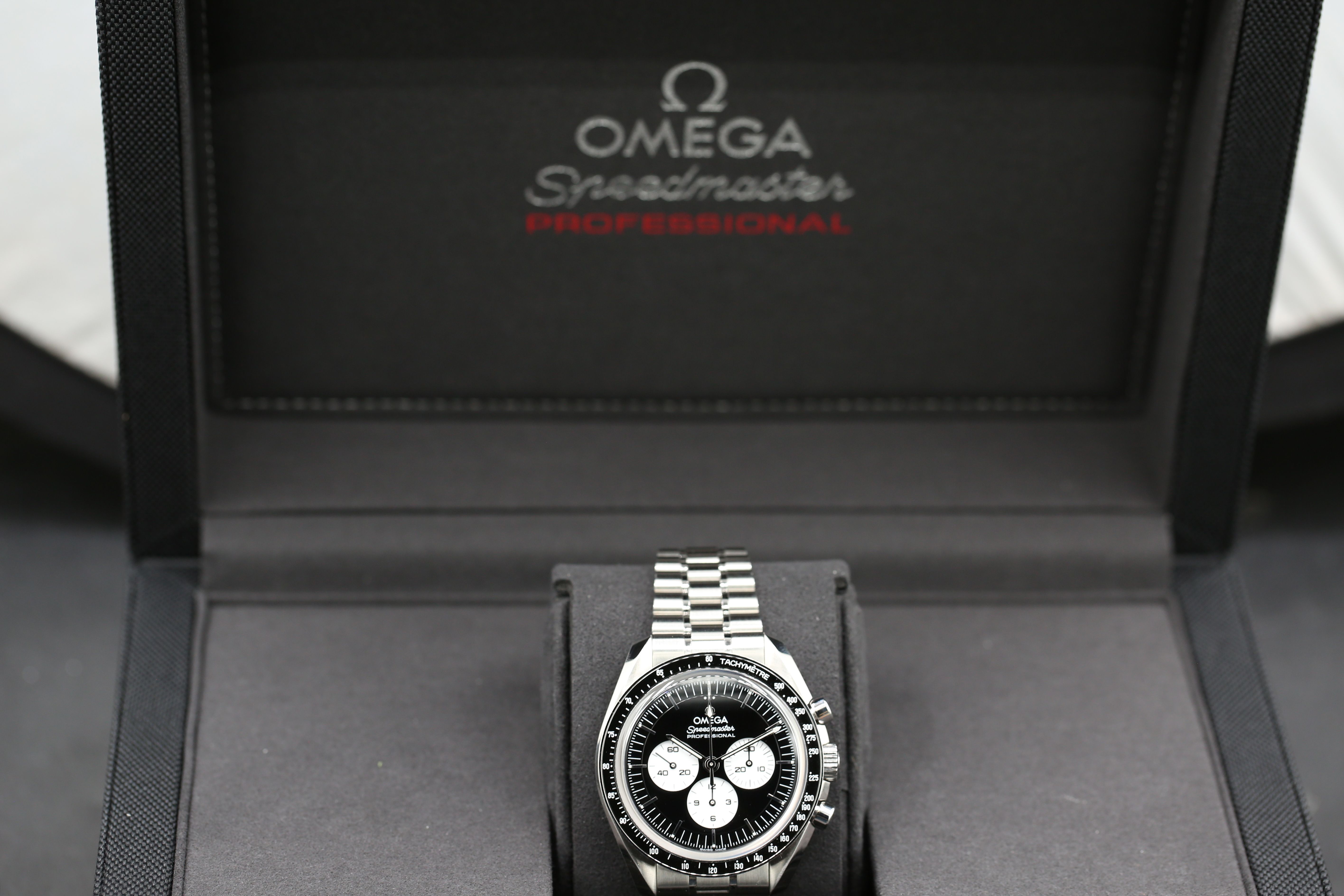 Omega Speedmaster Moonwatch Professional 310.30.42.50.01.004 Thumbnail 4