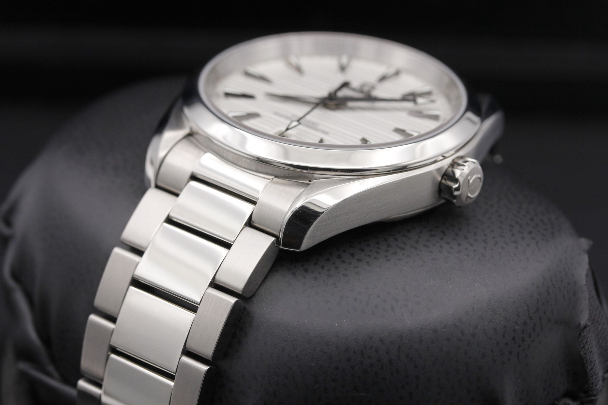 Omega Aqua Terra 150m GMT 220.10.38.20.02.001 Thumbnail 2