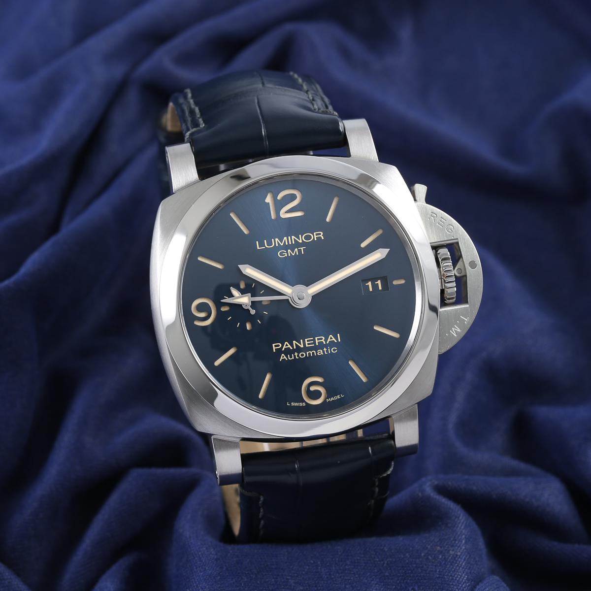 Panerai Luminor GMT PAM01033 Thumbnail 6