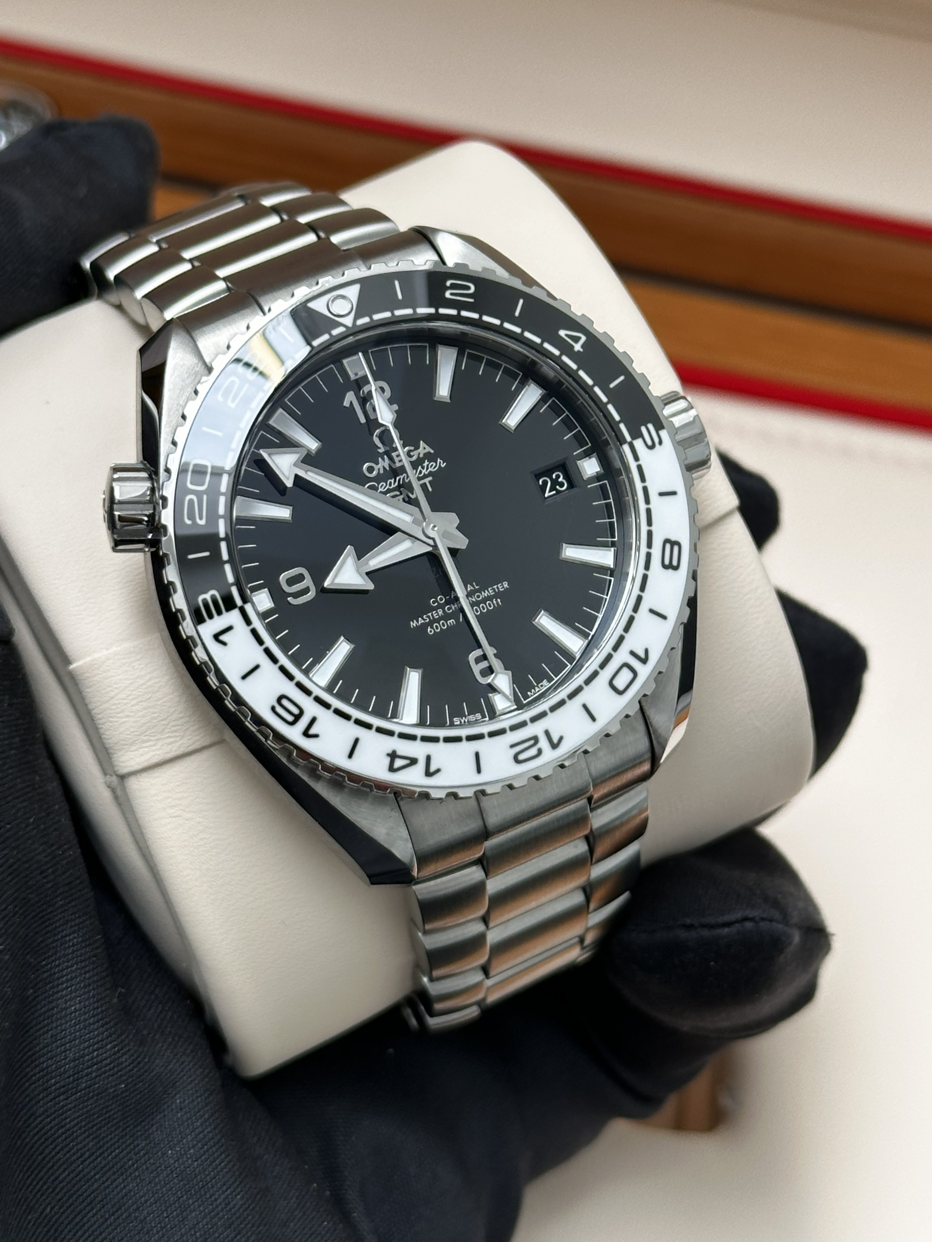Omega Planet Ocean 215.30.44.22.01.001 Thumbnail 5