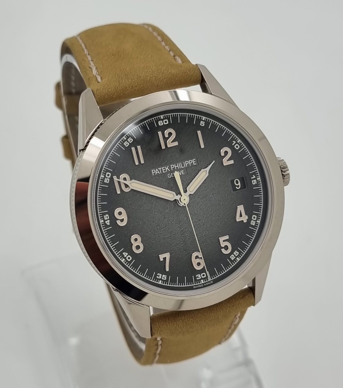 Patek Philippe Calatrava 5226G-001 Thumbnail 2