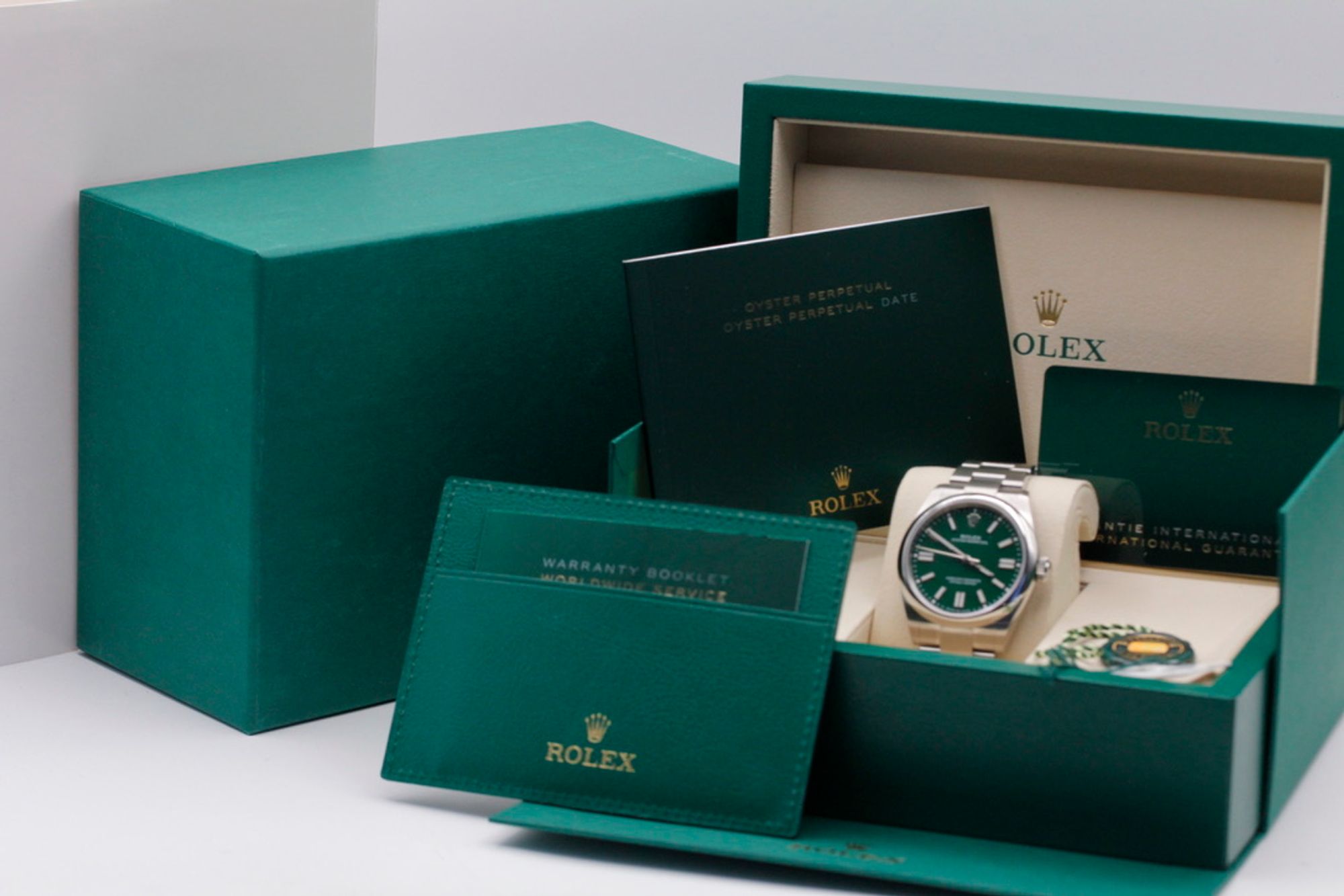 Rolex Oyster Perpetual 41 134300 Thumbnail 5