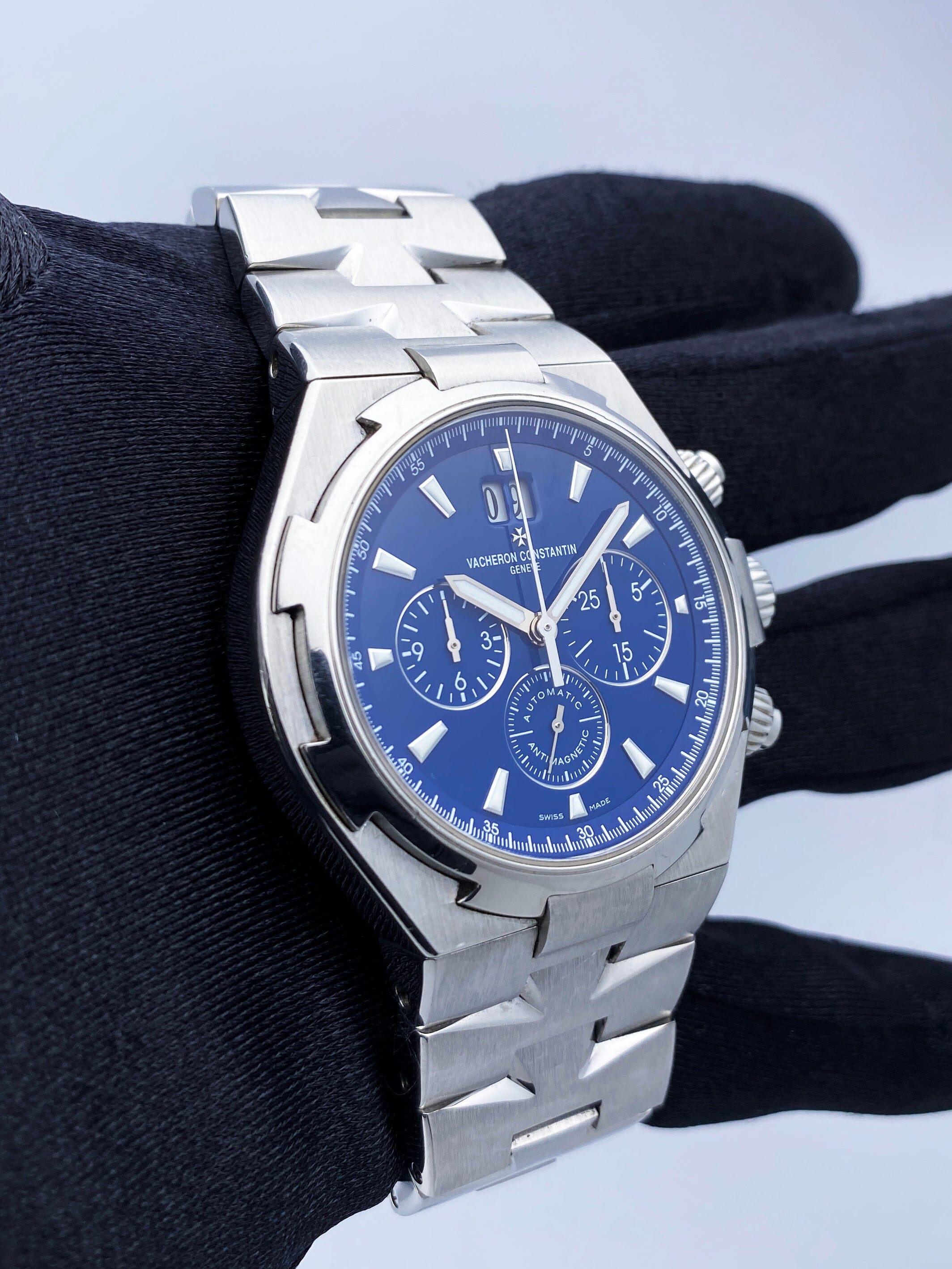 Vacheron Constantin Overseas 49150/B01A-9745 Thumbnail 4