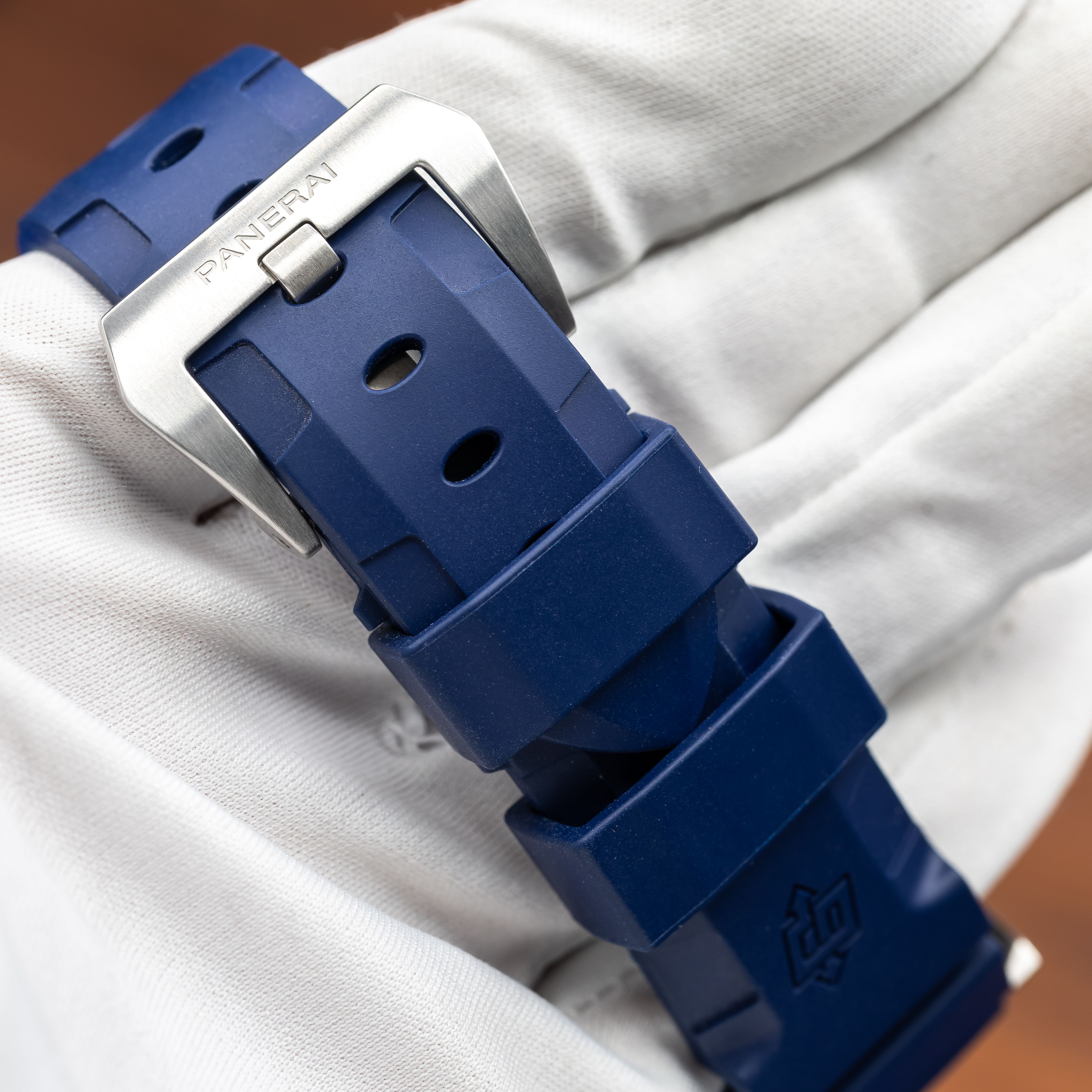 Panerai Submersible PAM02223 Thumbnail 3