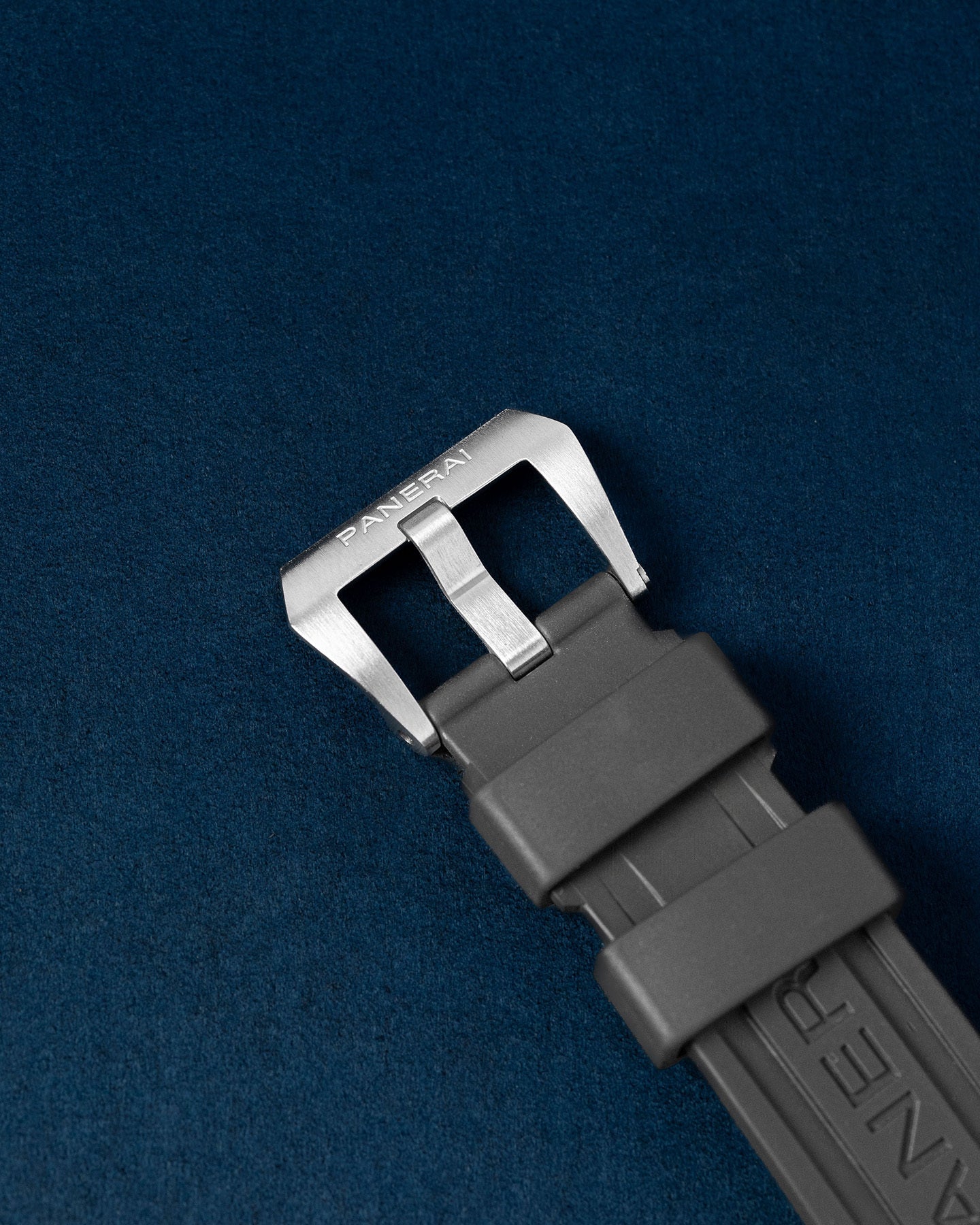 Panerai Luminor Quaranta PAM01372 Thumbnail 3