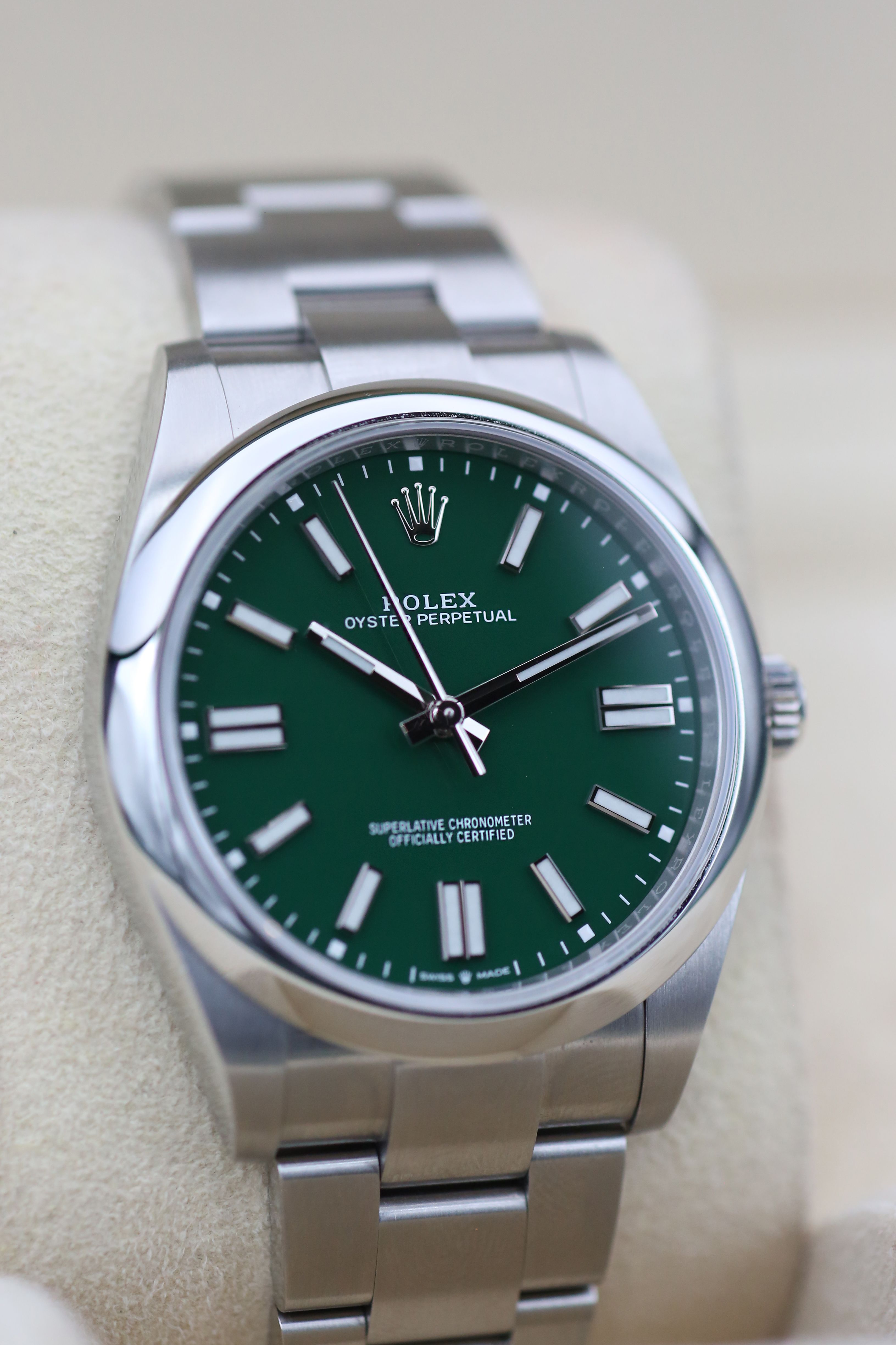 Rolex Oyster Perpetual 124300 Thumbnail 2