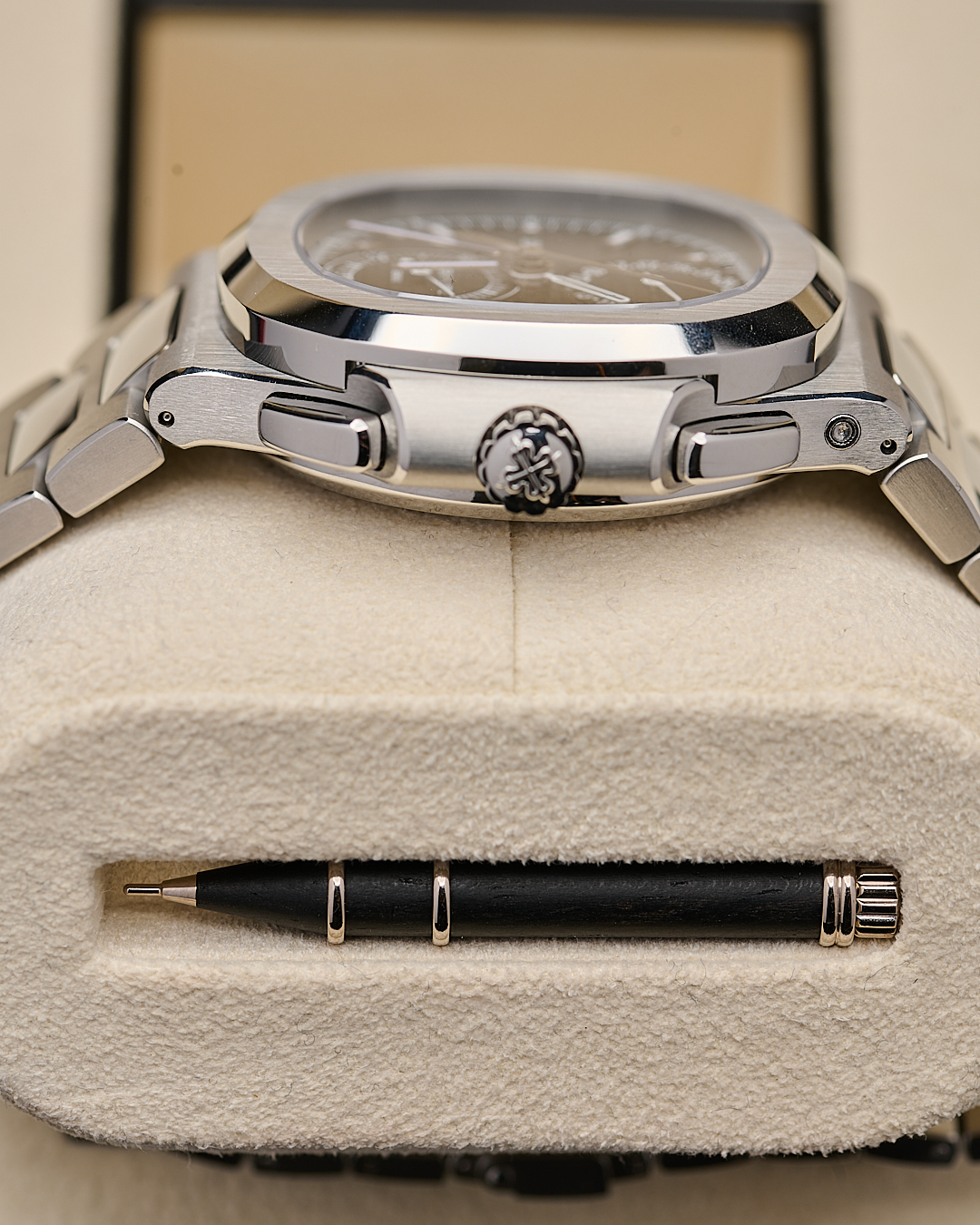 Patek Philippe Nautilus 5990/1A-001 Thumbnail 5