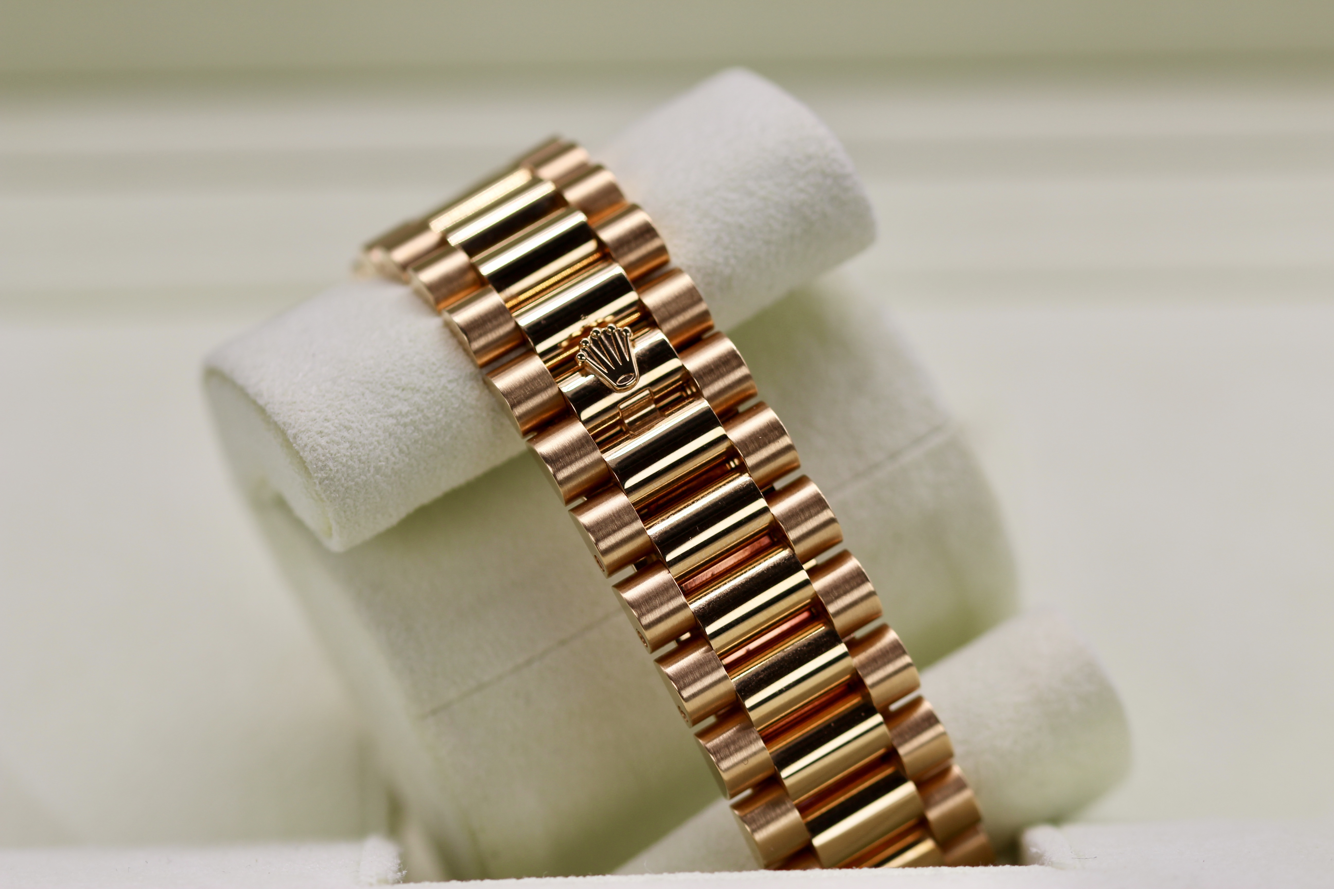 Rolex Day-Date II 218238 Thumbnail 4