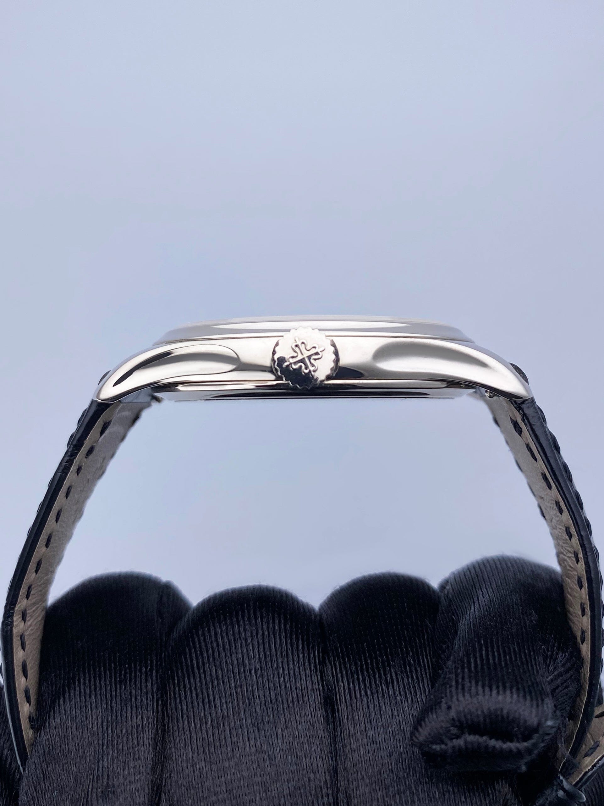 Patek Philippe Calatrava 5227G-001 Thumbnail 7