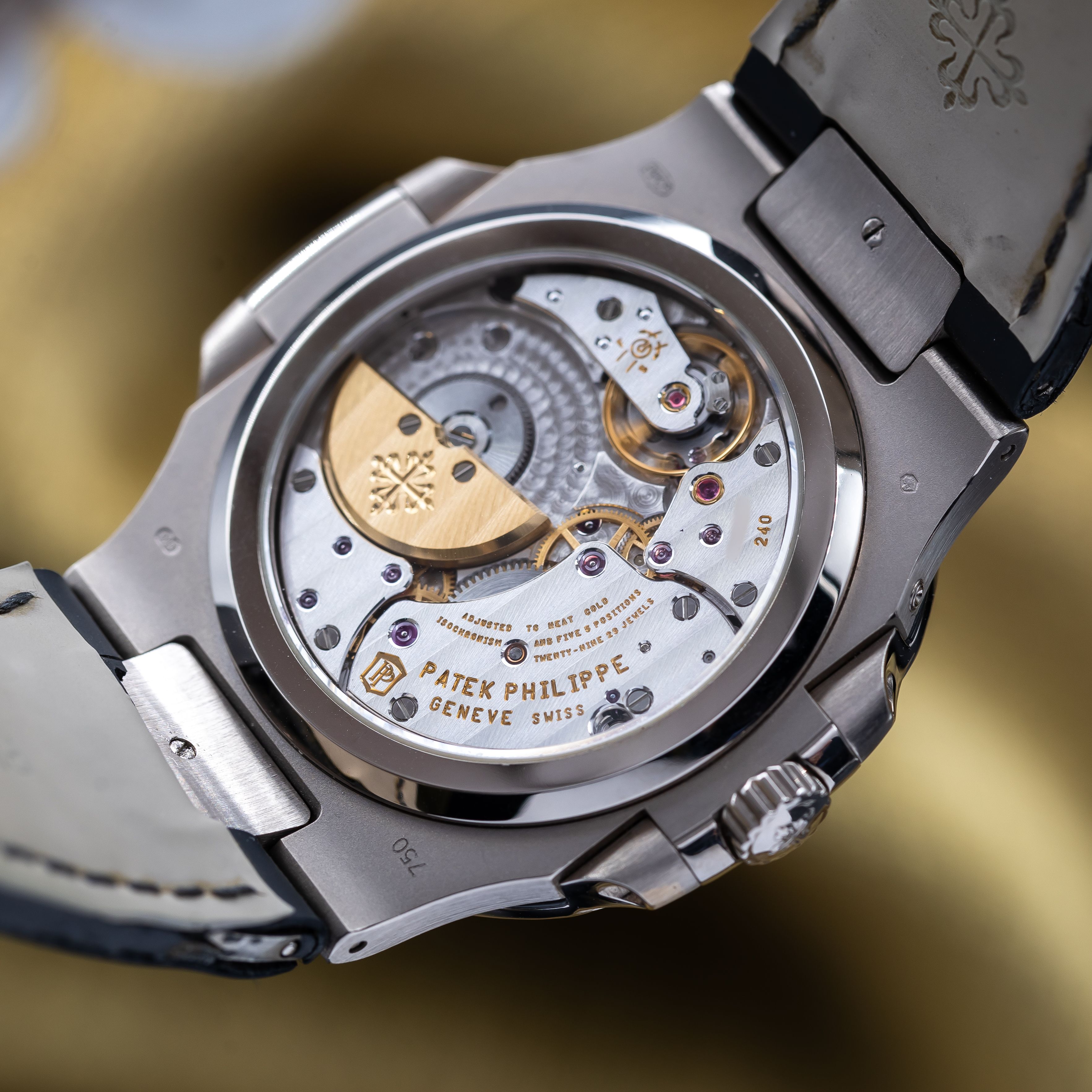 Patek Philippe Nautilus 5712G-001 Thumbnail 4