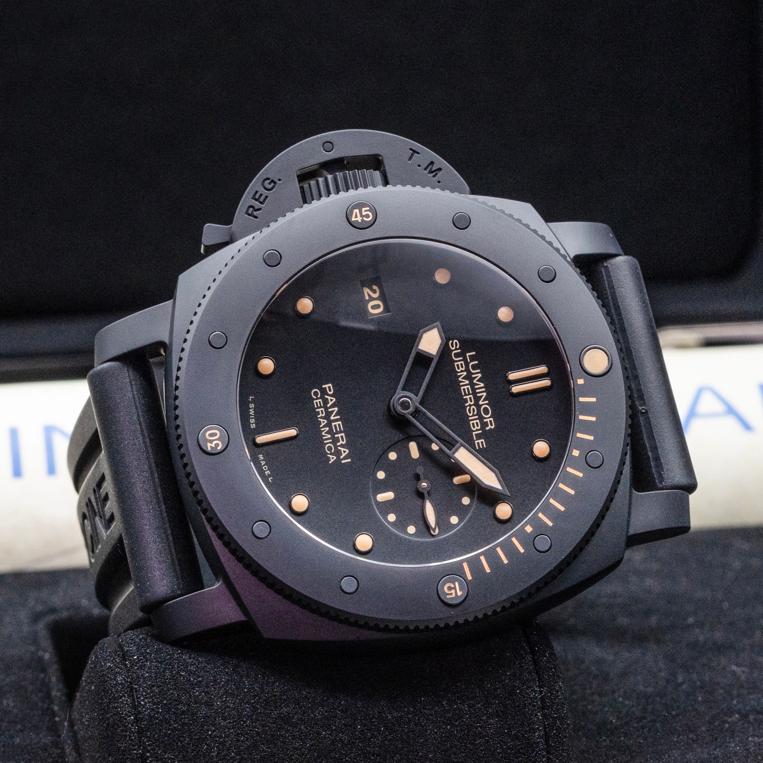 Panerai Luminor Submersible PAM00607 Thumbnail 2
