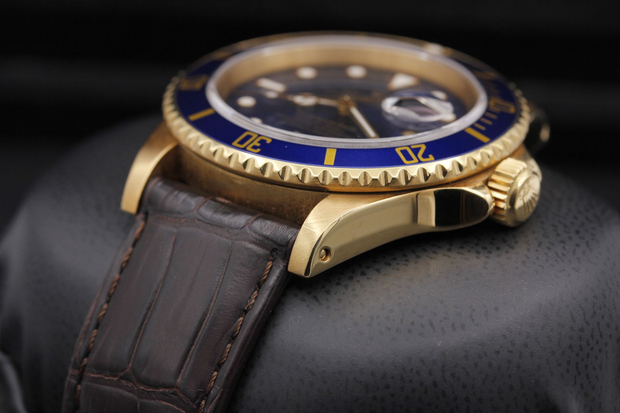 Rolex Submariner 16618 Thumbnail 2