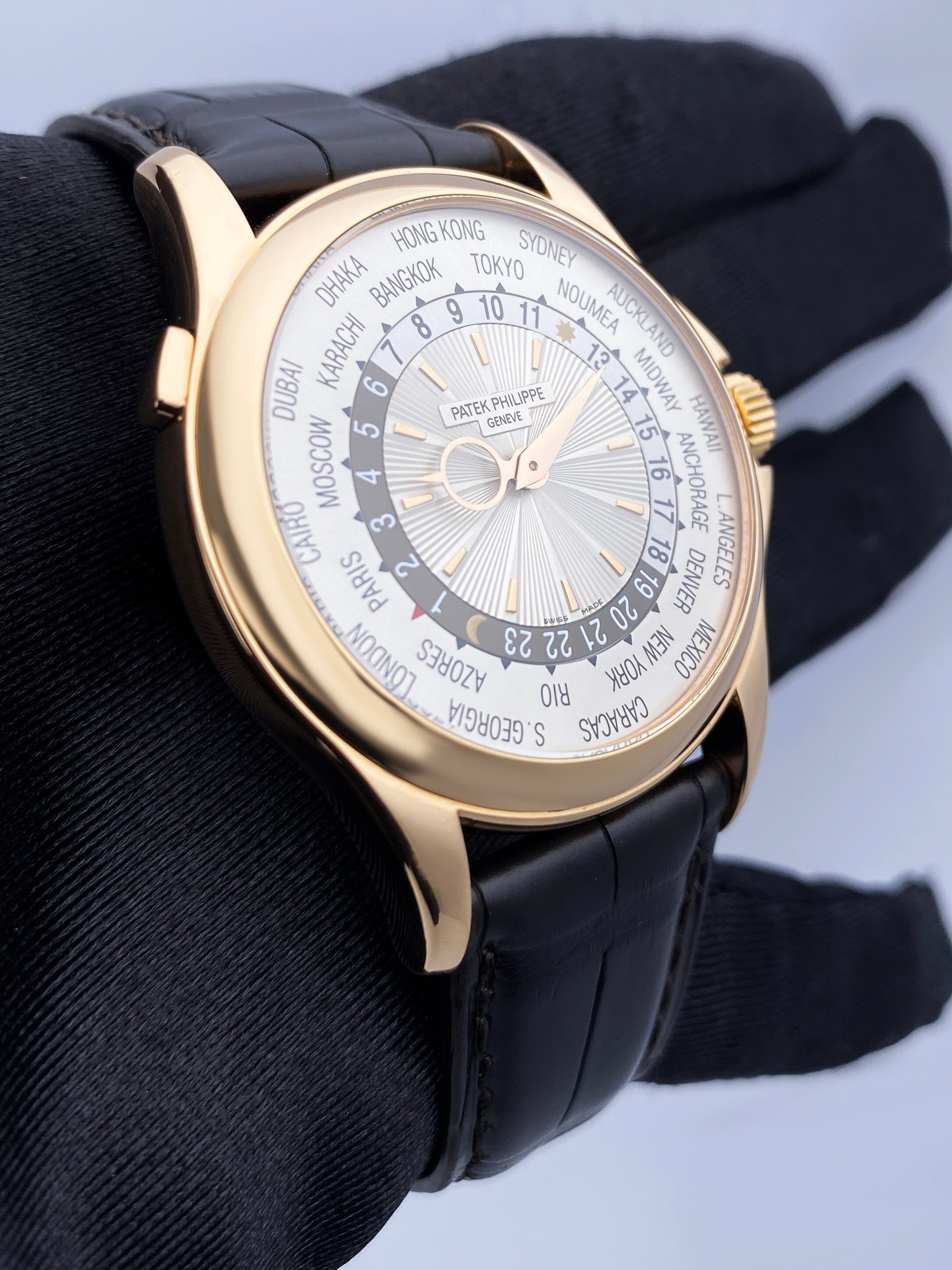 Patek Philippe World Time 5130R-001 Thumbnail 3